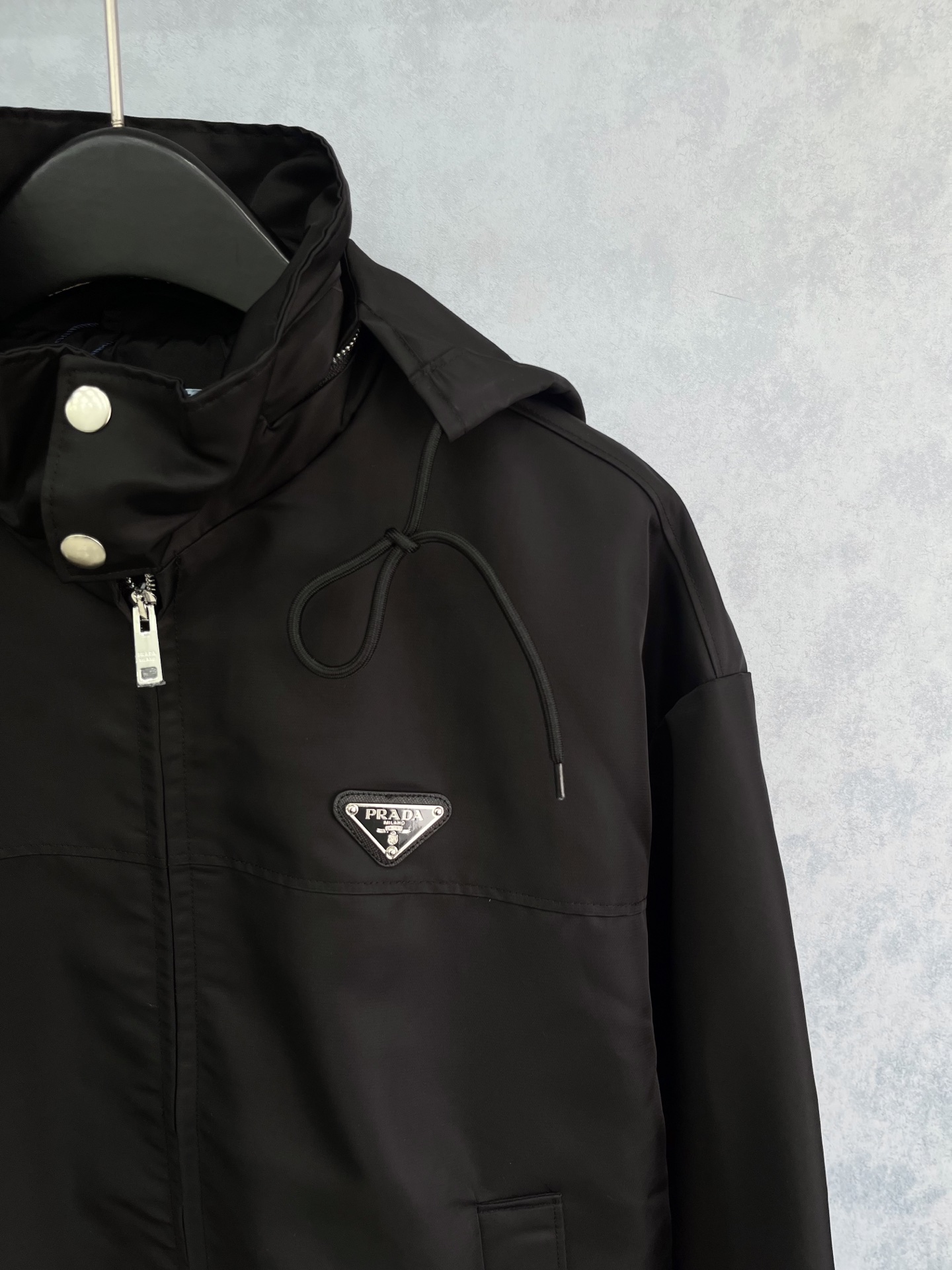 🛒𝐍𝐄𝐖 · 𝟐𝟎𝟐5/爆款现货原单品质 Prad*｜2025新品再生尼龙可拆卸带帽外套定制YB进口环保