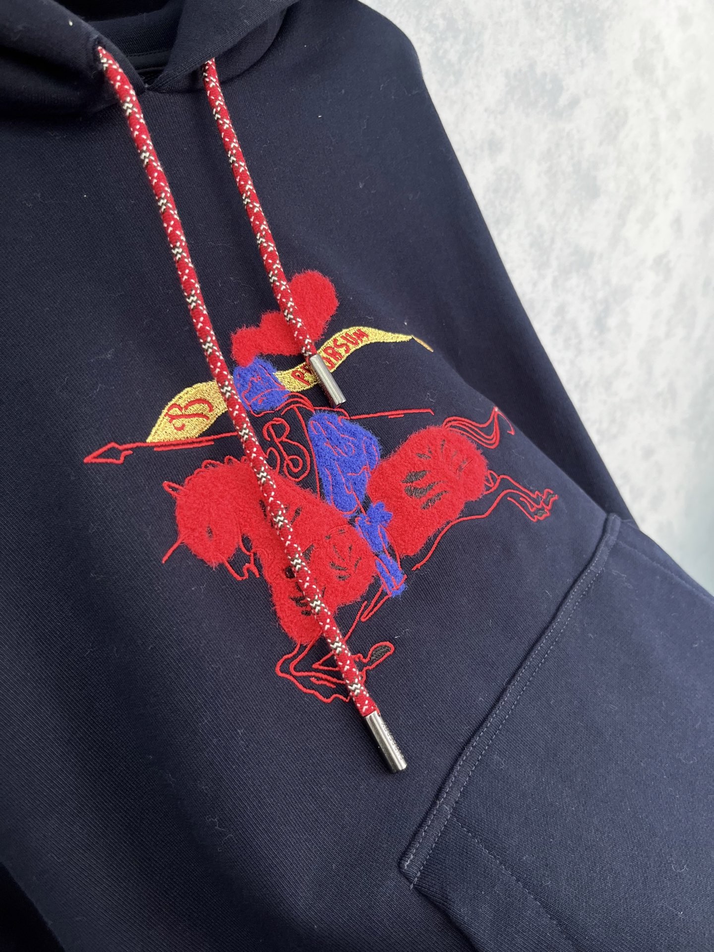 🛒𝐍𝐄𝐖 · 𝟐𝟎𝟐5/爆款现货【原版定制】Bur*｜25经典植绒刺绣带帽卫衣干净利落的裁剪，落肩宽松慵