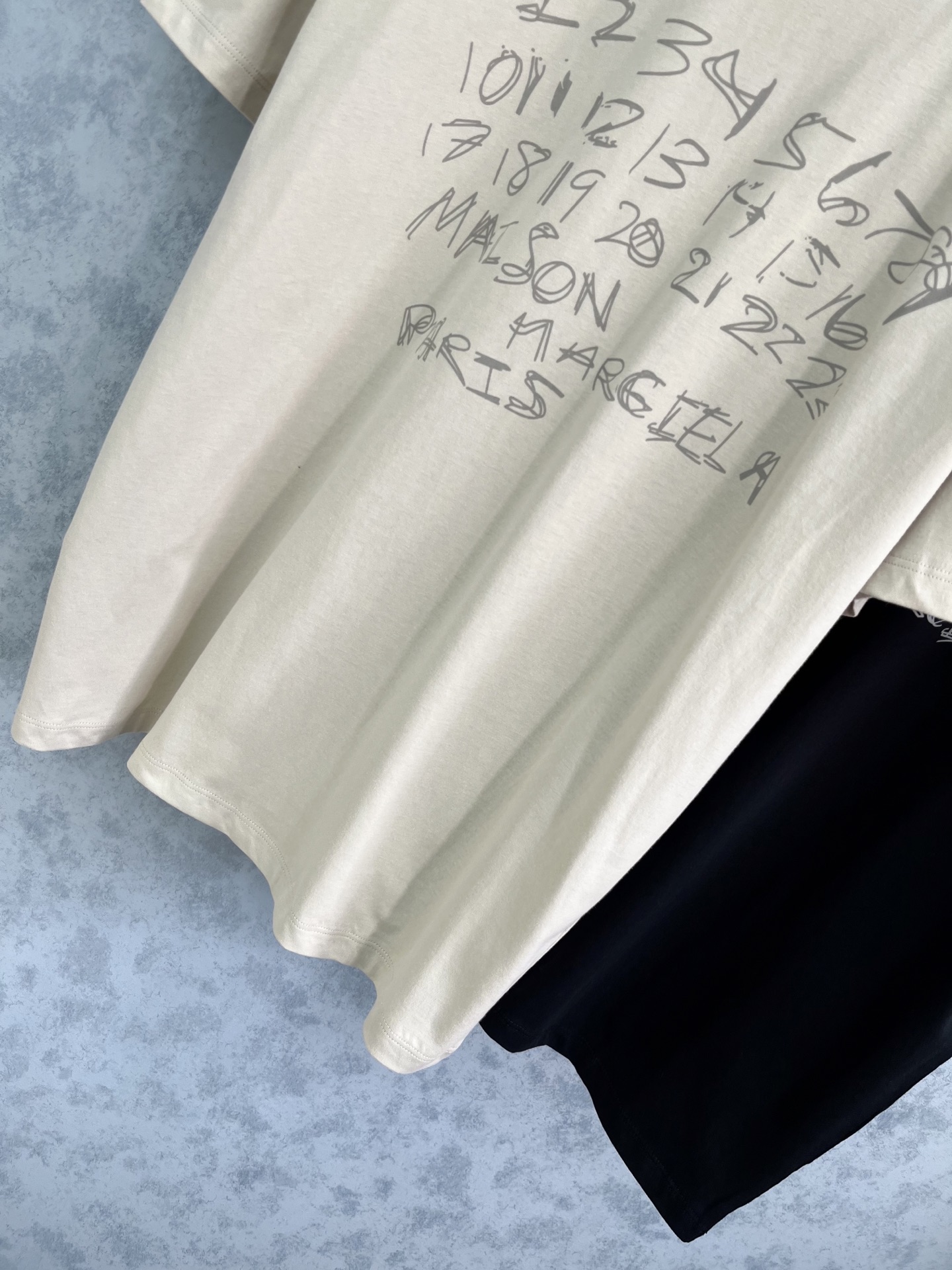 🛒𝐍𝐄𝐖 · 𝟐𝟎𝟐5/爆款现货原单品质 MM6*｜精致印花短袖T恤高订面料 亲肤透气舒适标志性字母图案