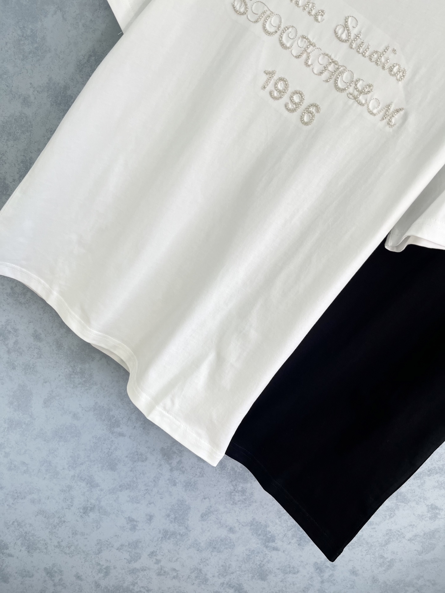 🛒𝐍𝐄𝐖 · 𝟐𝟎𝟐5/爆款现货原单品质 Acn*｜精致订珠短袖T恤高订面料 亲肤透气舒适标志性字母图案