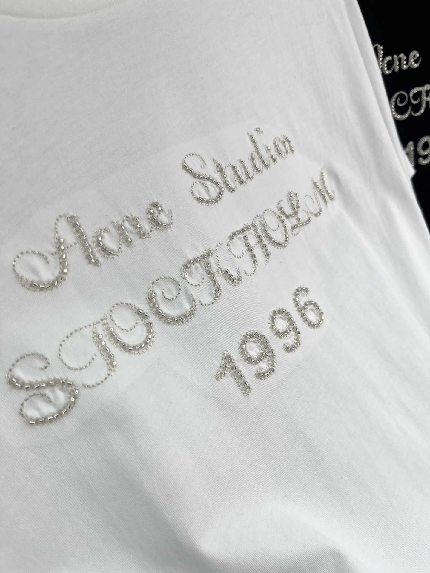 🛒𝐍𝐄𝐖 · 𝟐𝟎𝟐5/爆款现货原单品质 Acn*｜精致订珠短袖T恤高订面料 亲肤透气舒适标志性字母图案