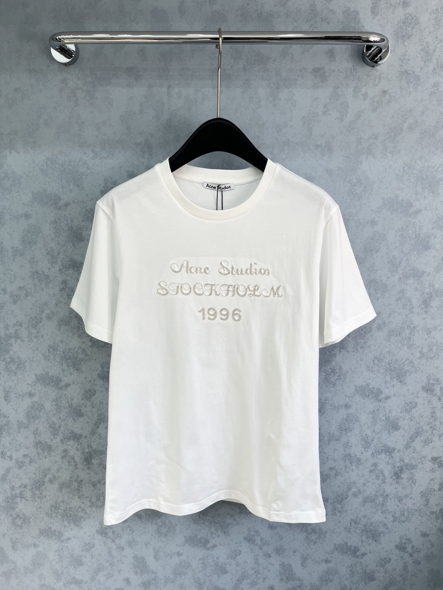 🛒𝐍𝐄𝐖 · 𝟐𝟎𝟐5/爆款现货原单品质 Acn*｜精致订珠短袖T恤高订面料 亲肤透气舒适标志性字母图案