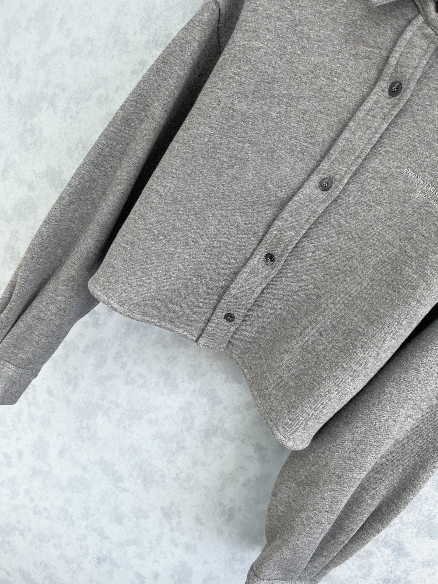 🛒𝐍𝐄𝐖 · 𝟐𝟎𝟐5/爆款现货【原版定制】Alex*｜25经典加绒刺绣翻领卫衣外套干净利落的裁剪，落肩