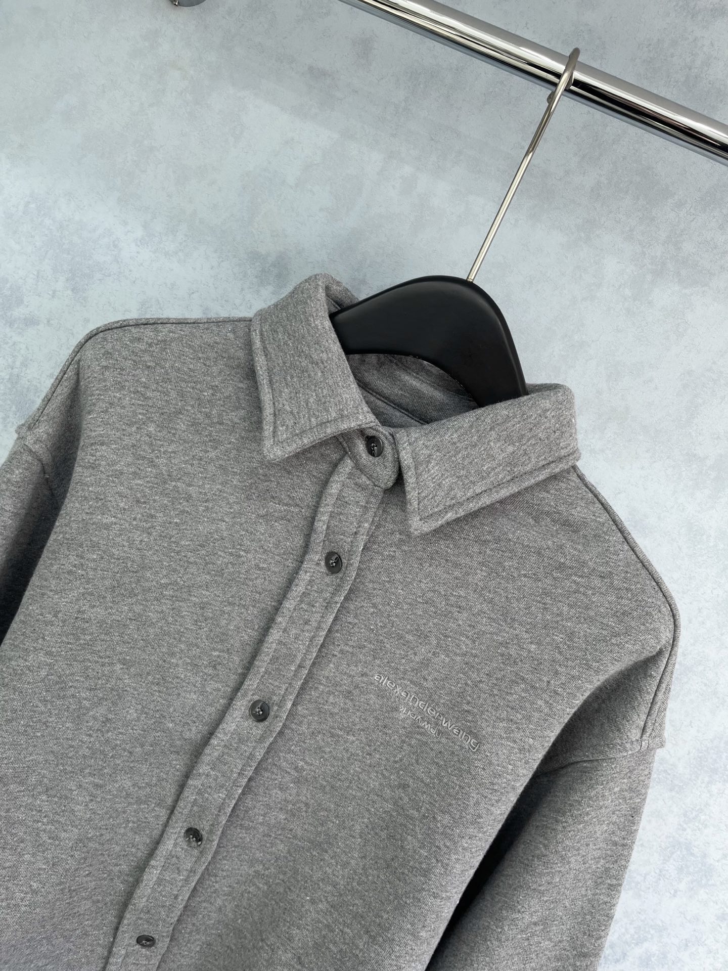 🛒𝐍𝐄𝐖 · 𝟐𝟎𝟐5/爆款现货【原版定制】Alex*｜25经典加绒刺绣翻领卫衣外套干净利落的裁剪，落肩