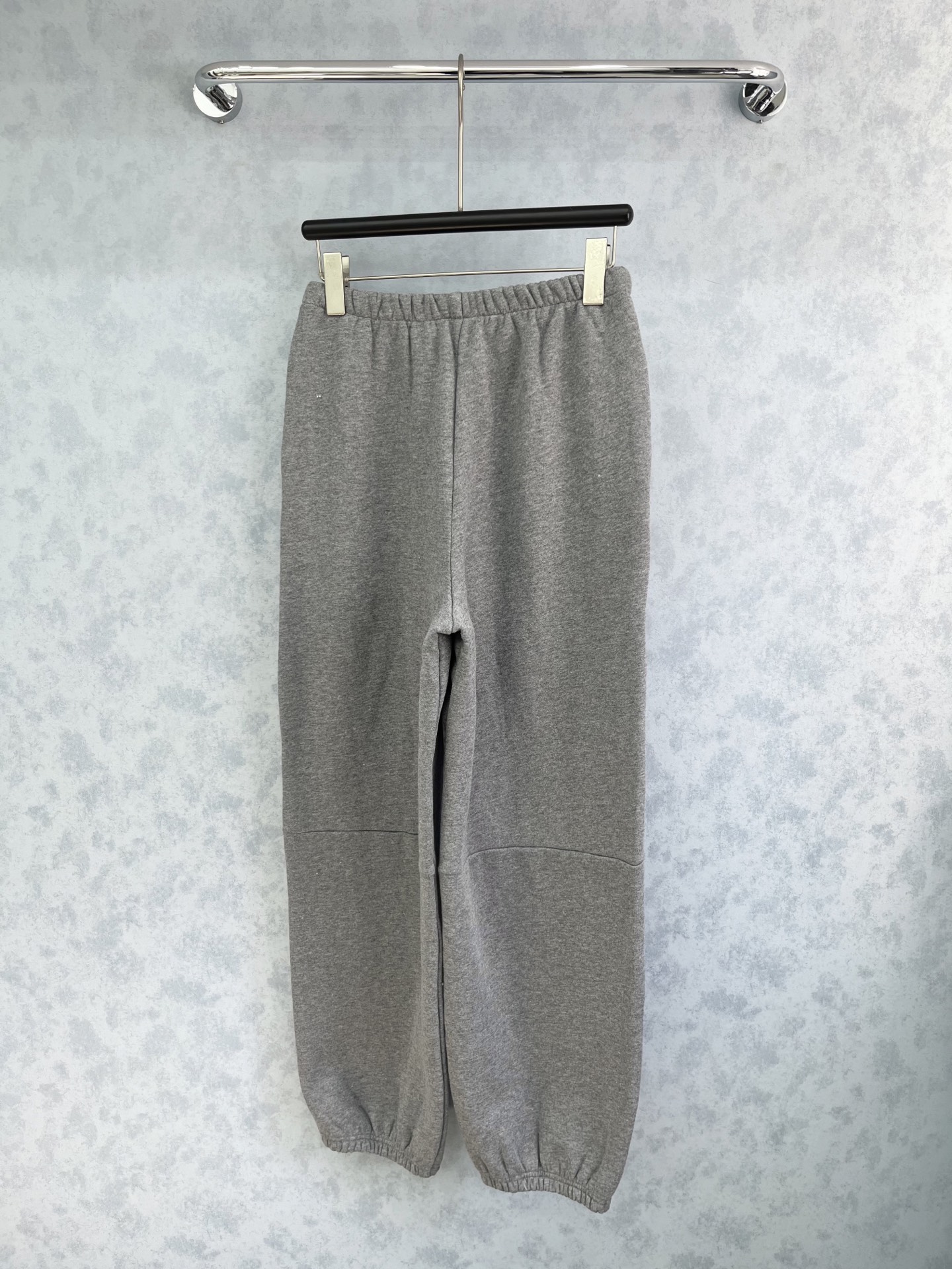 🛒𝐍𝐄𝐖 · 𝟐𝟎𝟐5/爆款现货【原版定制】Alex*｜25经典加绒刺绣卫裤干净利落的裁剪，落肩宽松慵懒