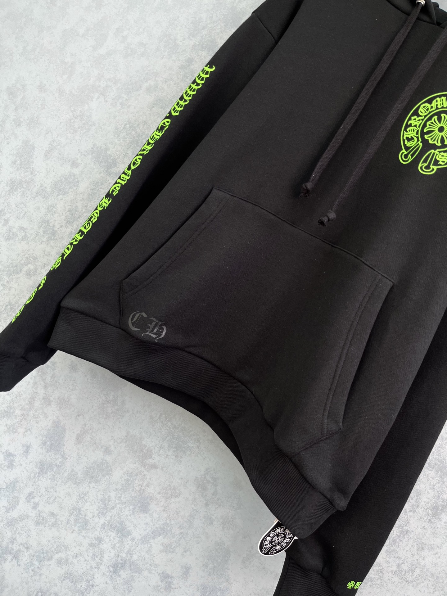 🛒𝐍𝐄𝐖 · 𝟐𝟎𝟐5/爆款现货【原版定制】克罗星*｜25经典带帽印花加绒卫衣干净利落的裁剪，落肩宽松慵