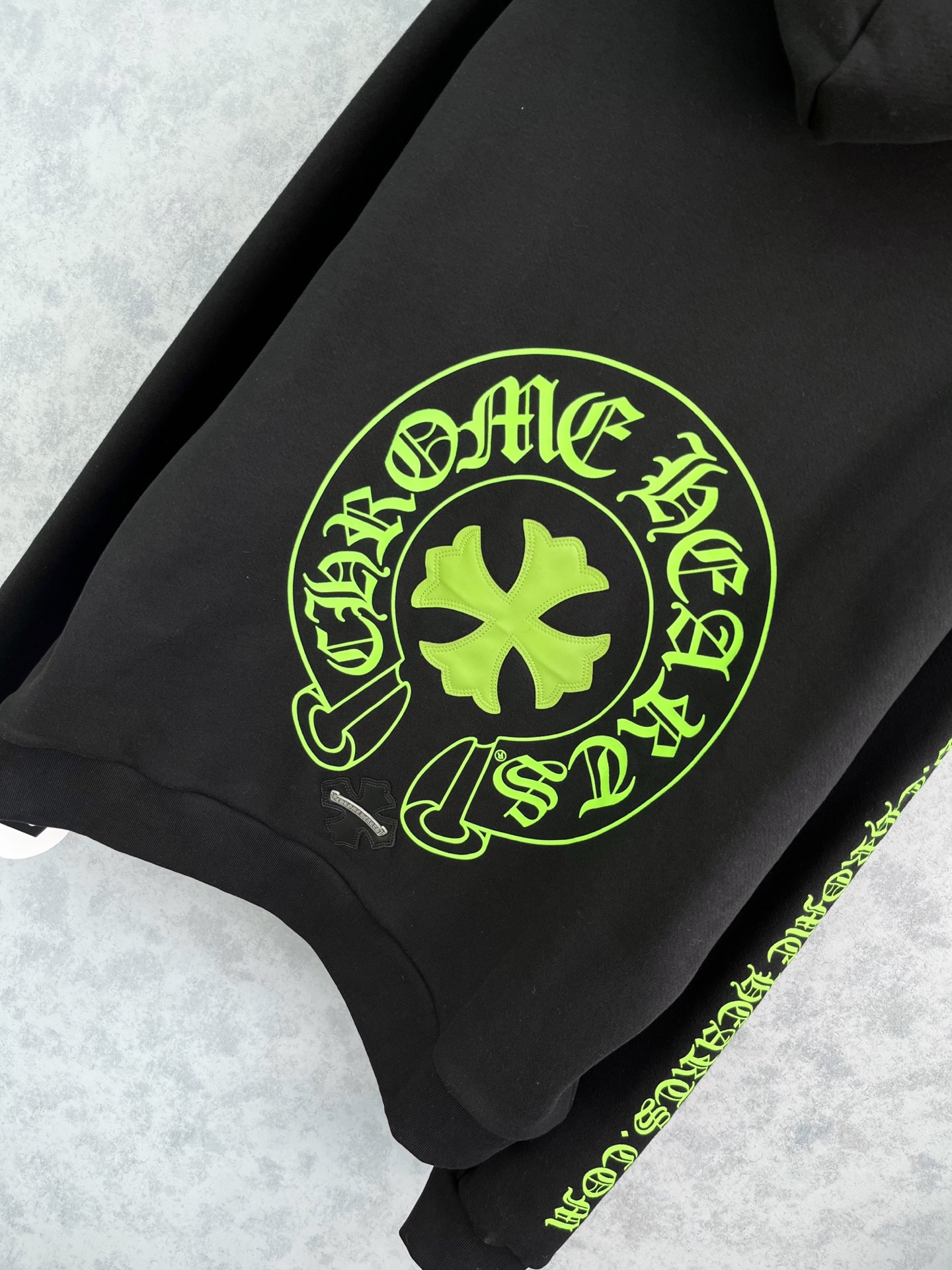 🛒𝐍𝐄𝐖 · 𝟐𝟎𝟐5/爆款现货【原版定制】克罗星*｜25经典带帽印花加绒卫衣干净利落的裁剪，落肩宽松慵