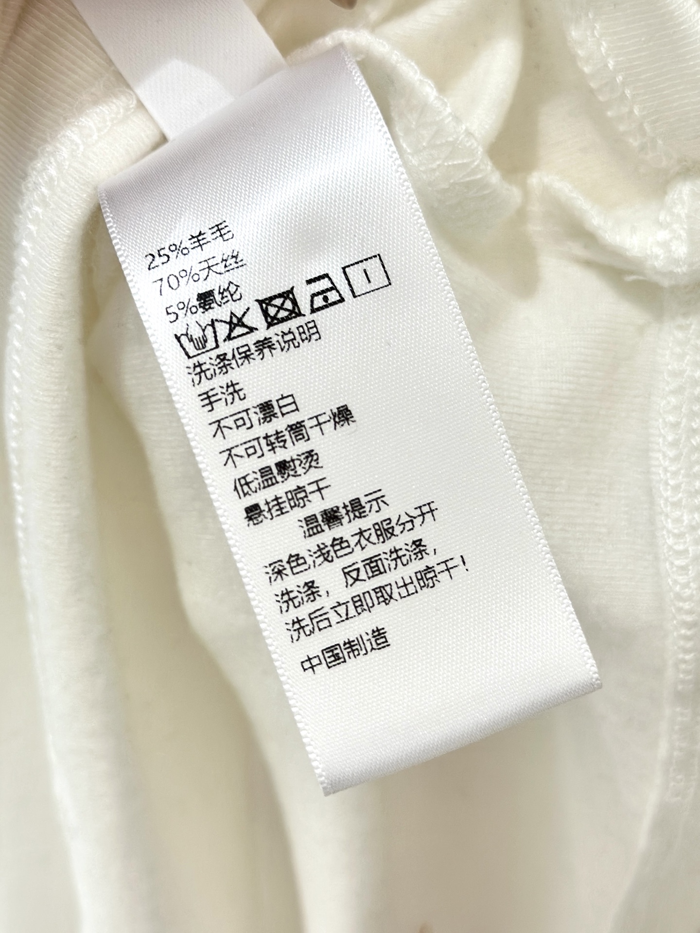 🛒𝐍𝐄𝐖 · 𝟐𝟎𝟐5/爆款现货设计师 原创｜2025新款天丝羊毛磨毛短袖T云感舒适的系列！上身的触感谁