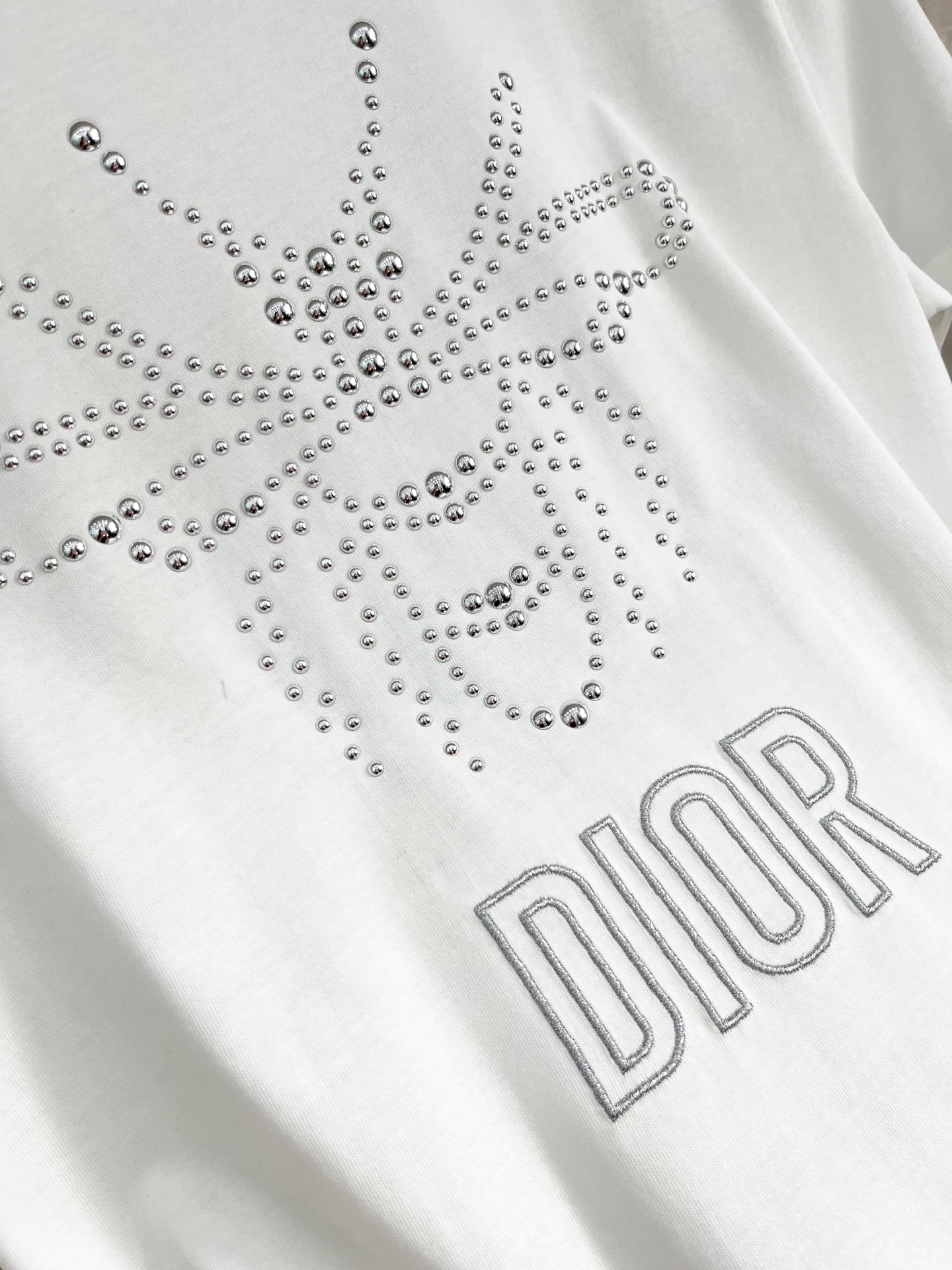 🛒𝐍𝐄𝐖 · 𝟐𝟎𝟐5/爆款现货原单品质 Dio*｜25新品刺绣烫钻短袖T恤精致宽松版型上身巨显瘦！男女