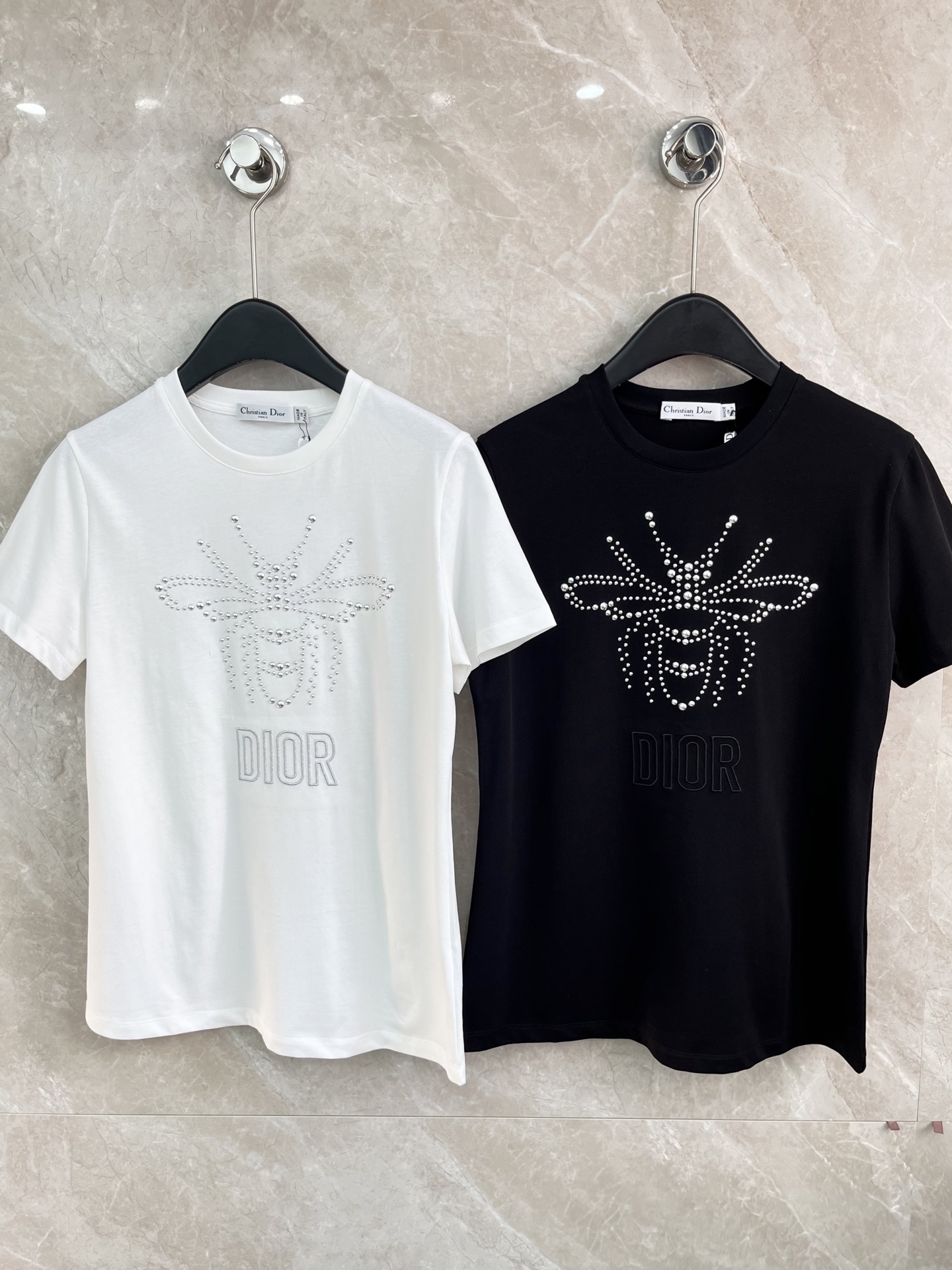 🛒𝐍𝐄𝐖 · 𝟐𝟎𝟐5/爆款现货原单品质 Dio*｜25新品刺绣烫钻短袖T恤精致宽松版型上身巨显瘦！男女