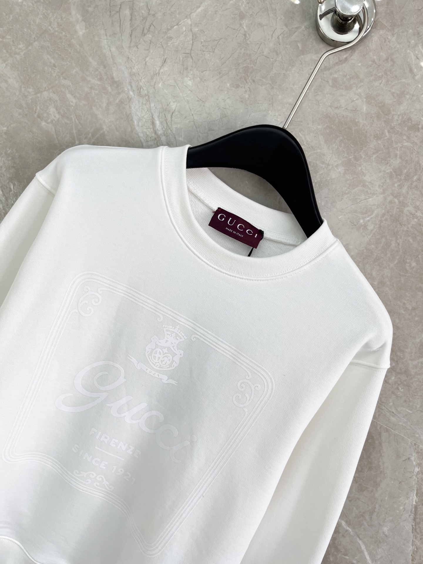 🛒𝐍𝐄𝐖 · 𝟐𝟎𝟐6/爆款现货原单品质 Gucc*｜26早春经典圆领卫衣干净利落的裁剪，落肩宽松慵懒版