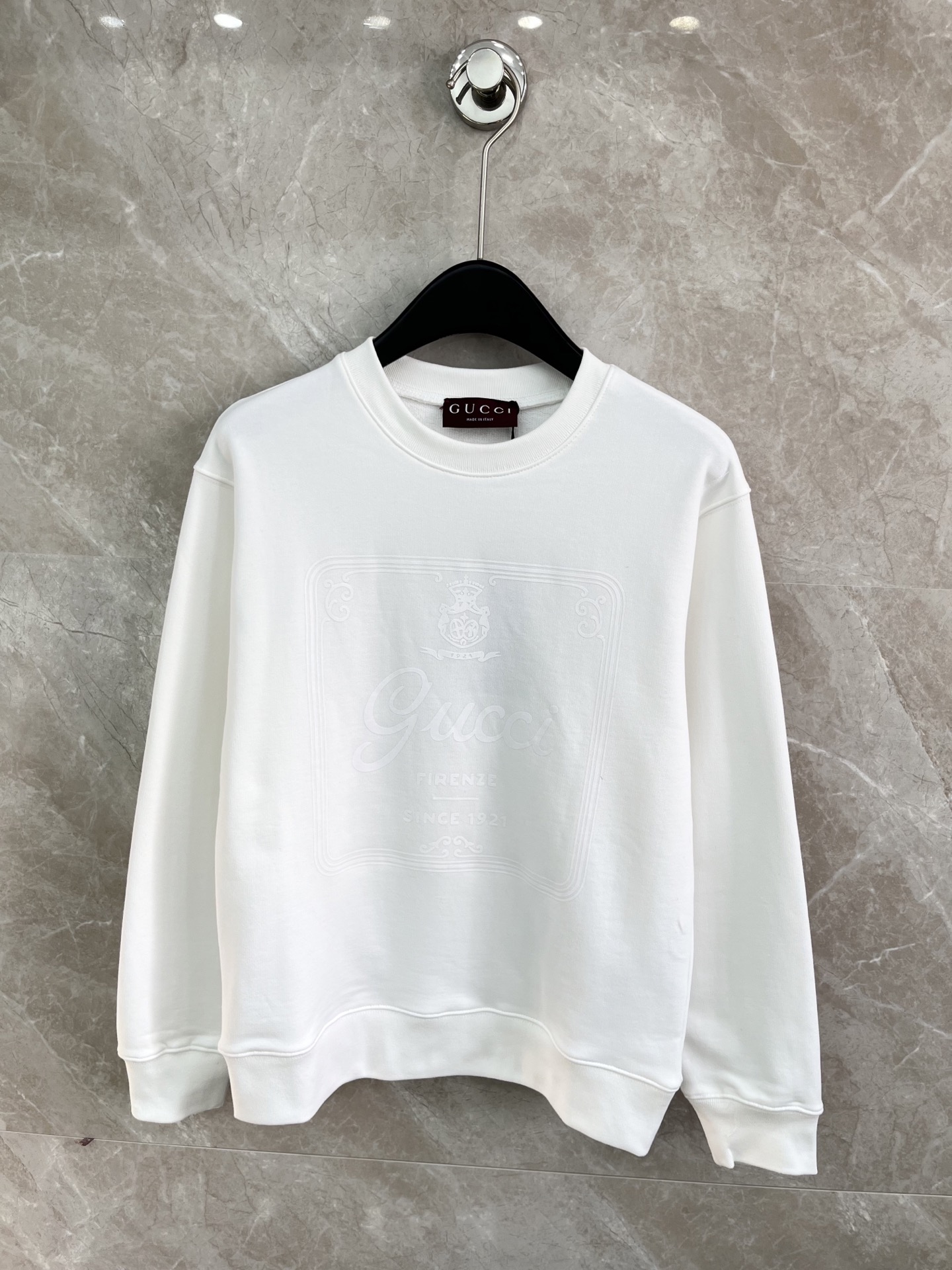 🛒𝐍𝐄𝐖 · 𝟐𝟎𝟐6/爆款现货原单品质 Gucc*｜26早春经典圆领卫衣干净利落的裁剪，落肩宽松慵懒版