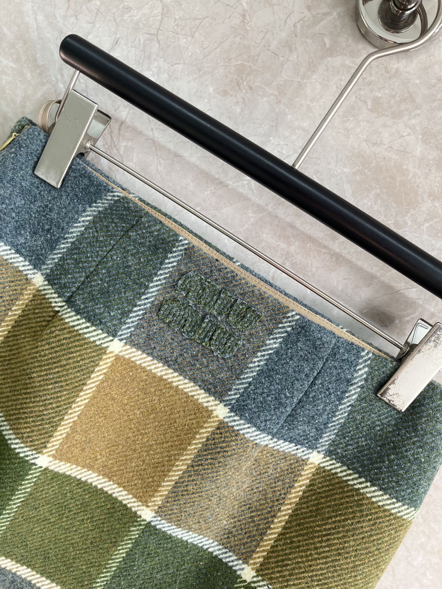 🛒𝐍𝐄𝐖 · 𝟐𝟎𝟐5/爆款现货【原版定制】 Miu Mi *｜2025新品格纹开衩短半裙 系列款定制Y