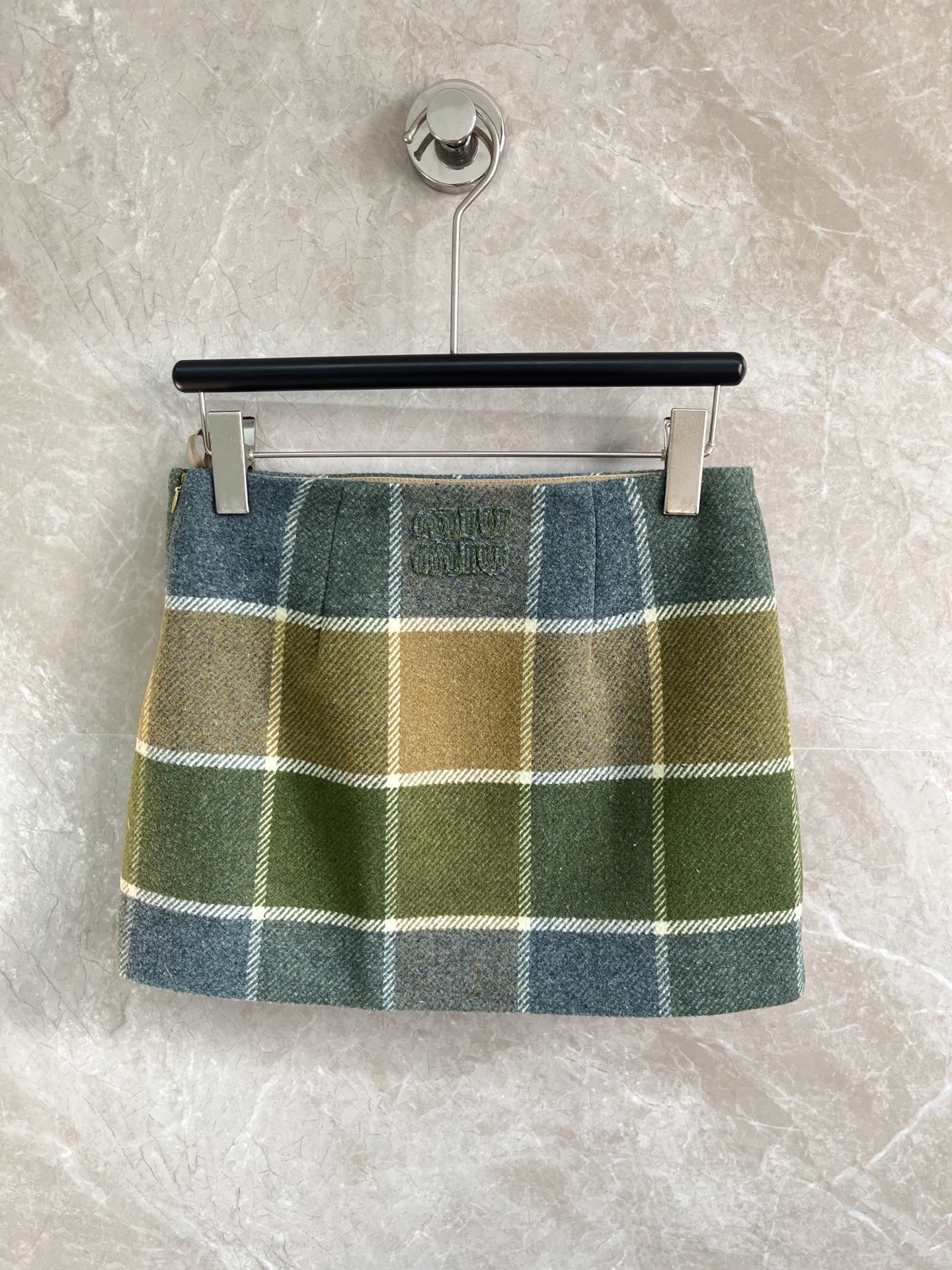 🛒𝐍𝐄𝐖 · 𝟐𝟎𝟐5/爆款现货【原版定制】 Miu Mi *｜2025新品格纹开衩短半裙 系列款定制Y