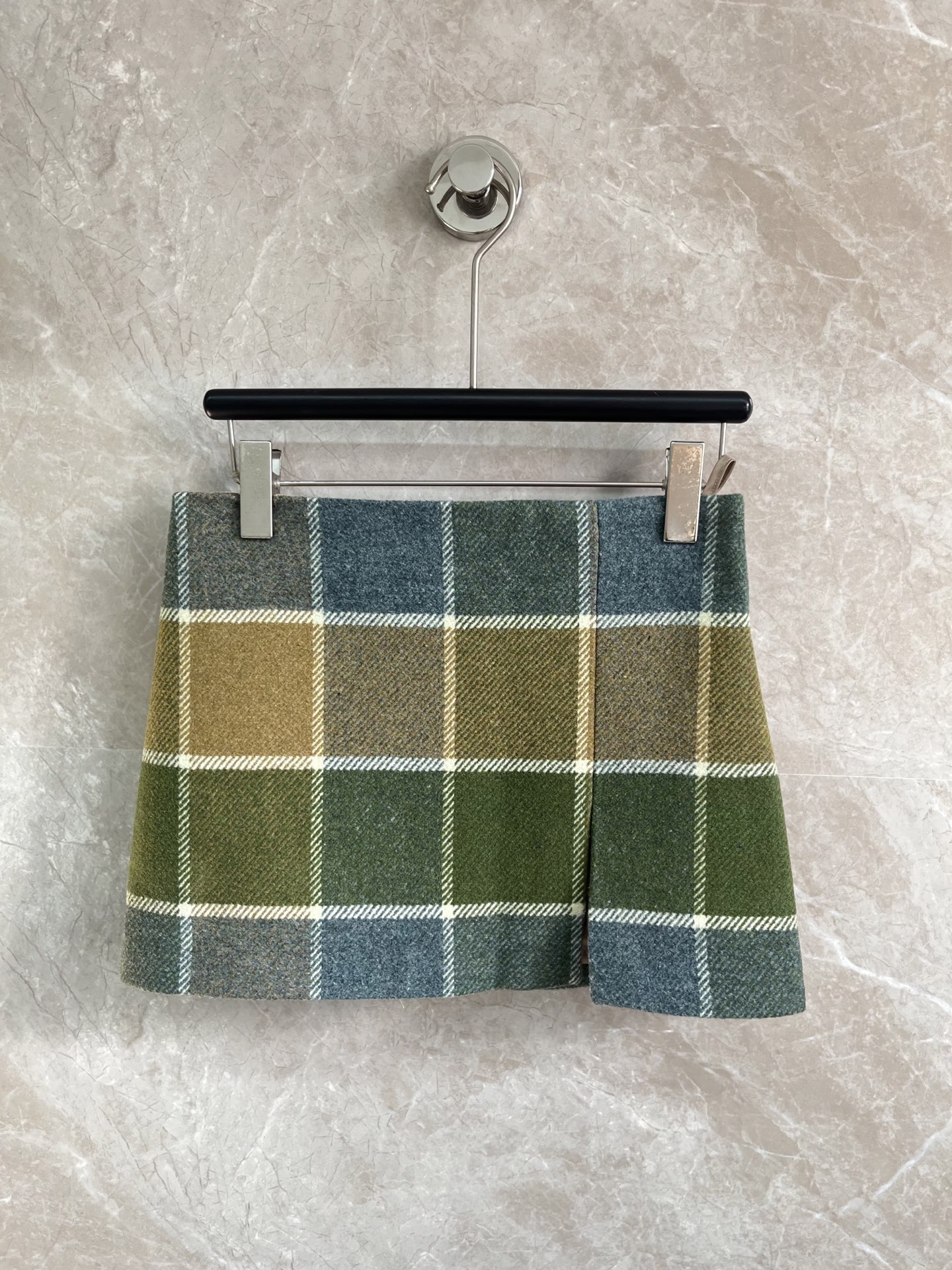 🛒𝐍𝐄𝐖 · 𝟐𝟎𝟐5/爆款现货【原版定制】 Miu Mi *｜2025新品格纹开衩短半裙 系列款定制Y