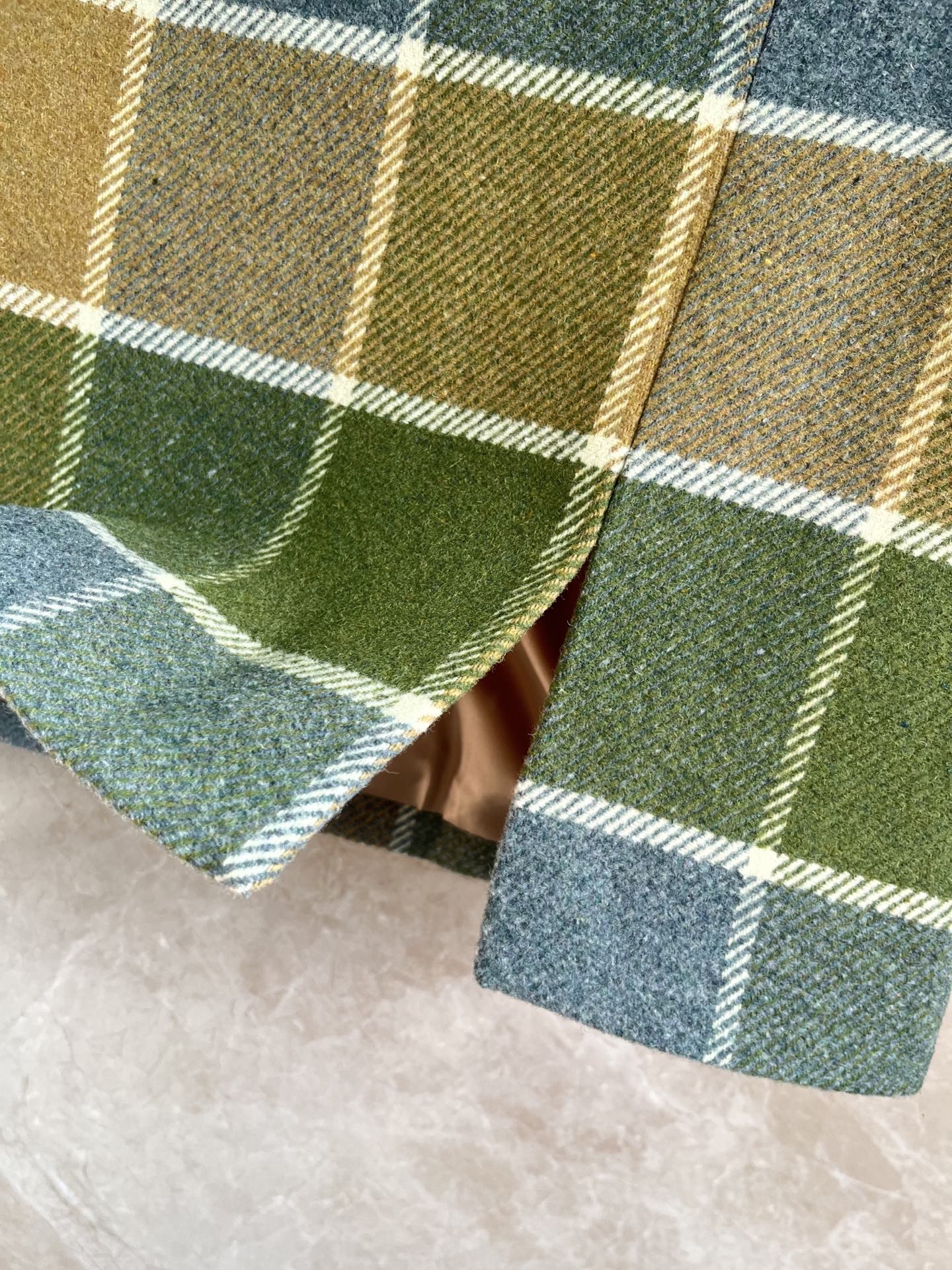 🛒𝐍𝐄𝐖 · 𝟐𝟎𝟐5/爆款现货【原版定制】 Miu Mi *｜2025新品格纹开衩短半裙 系列款定制Y