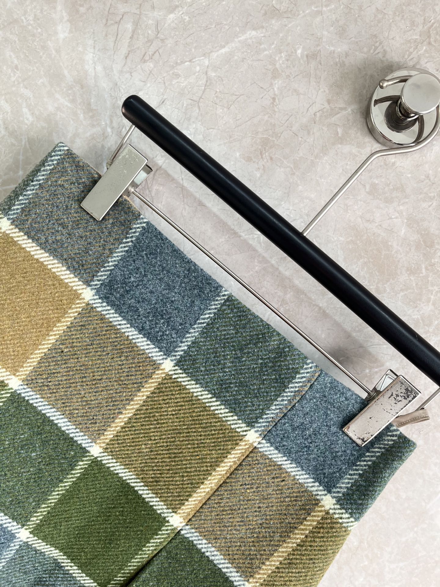 🛒𝐍𝐄𝐖 · 𝟐𝟎𝟐5/爆款现货【原版定制】 Miu Mi *｜2025新品格纹开衩短半裙 系列款定制Y