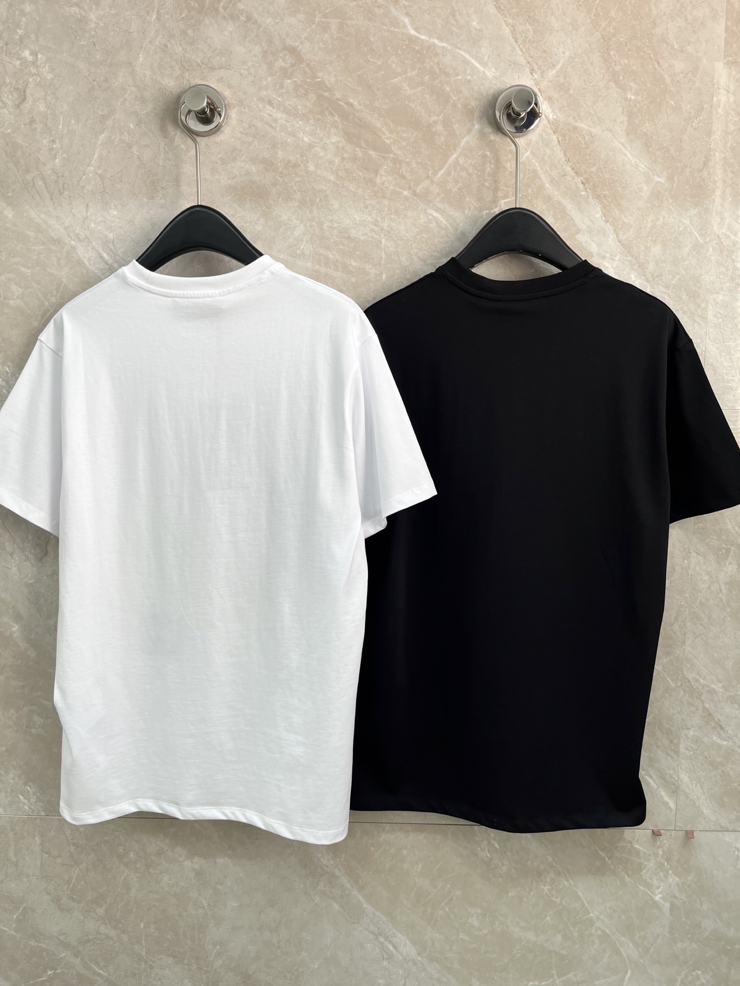 🛒𝐍𝐄𝐖 · 𝟐𝟎𝟐5/爆款现货原单品质 Guc*｜25新品印花刺绣短袖T恤宽松版型上身巨显瘦！定制最新