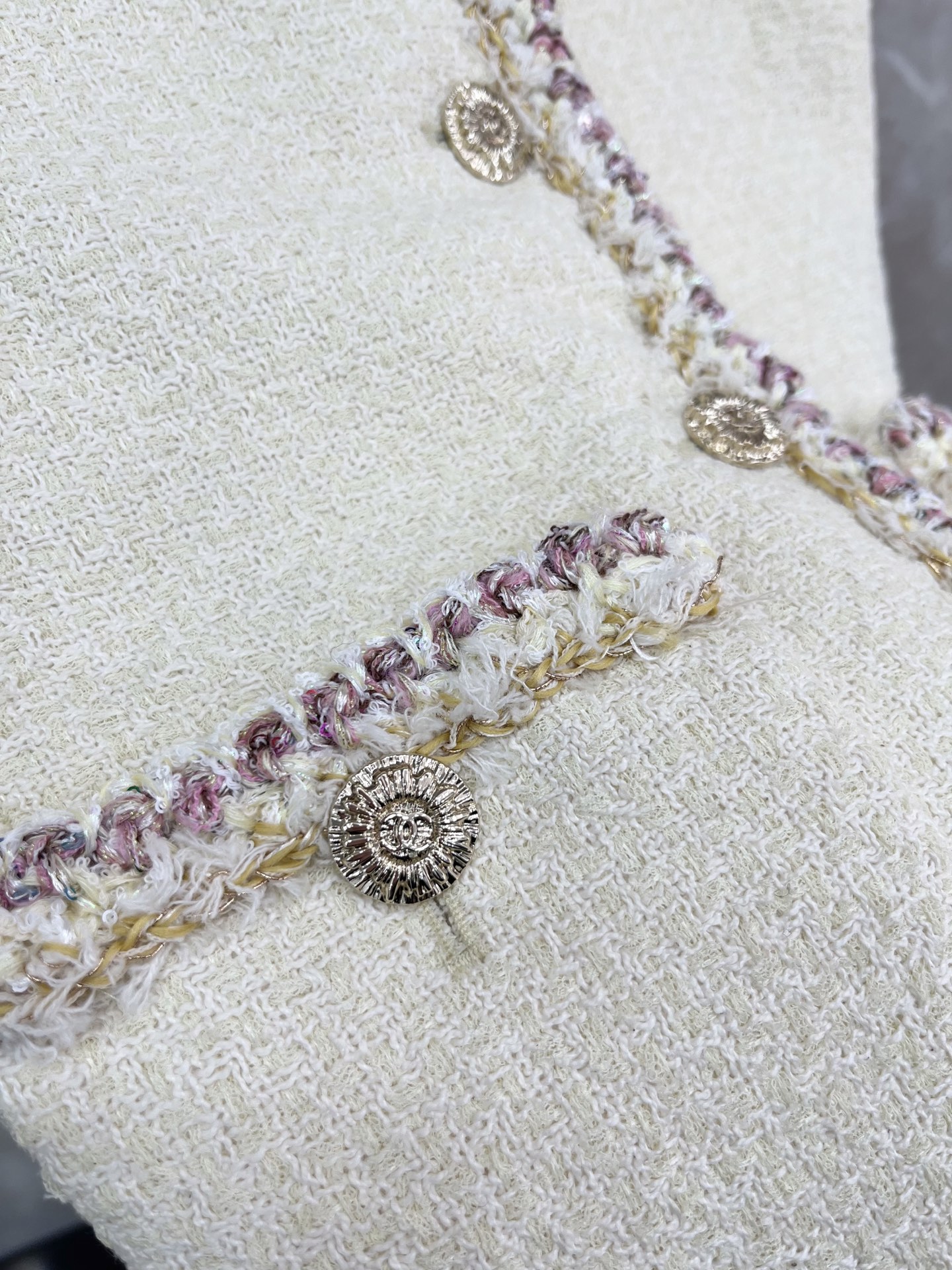 🛒𝐍𝐄𝐖 · 𝟐𝟎𝟐6/爆款现货原单品质 Cha*｜26早春新品粗花呢圆领外套混色纱线设计 大工厂订制！