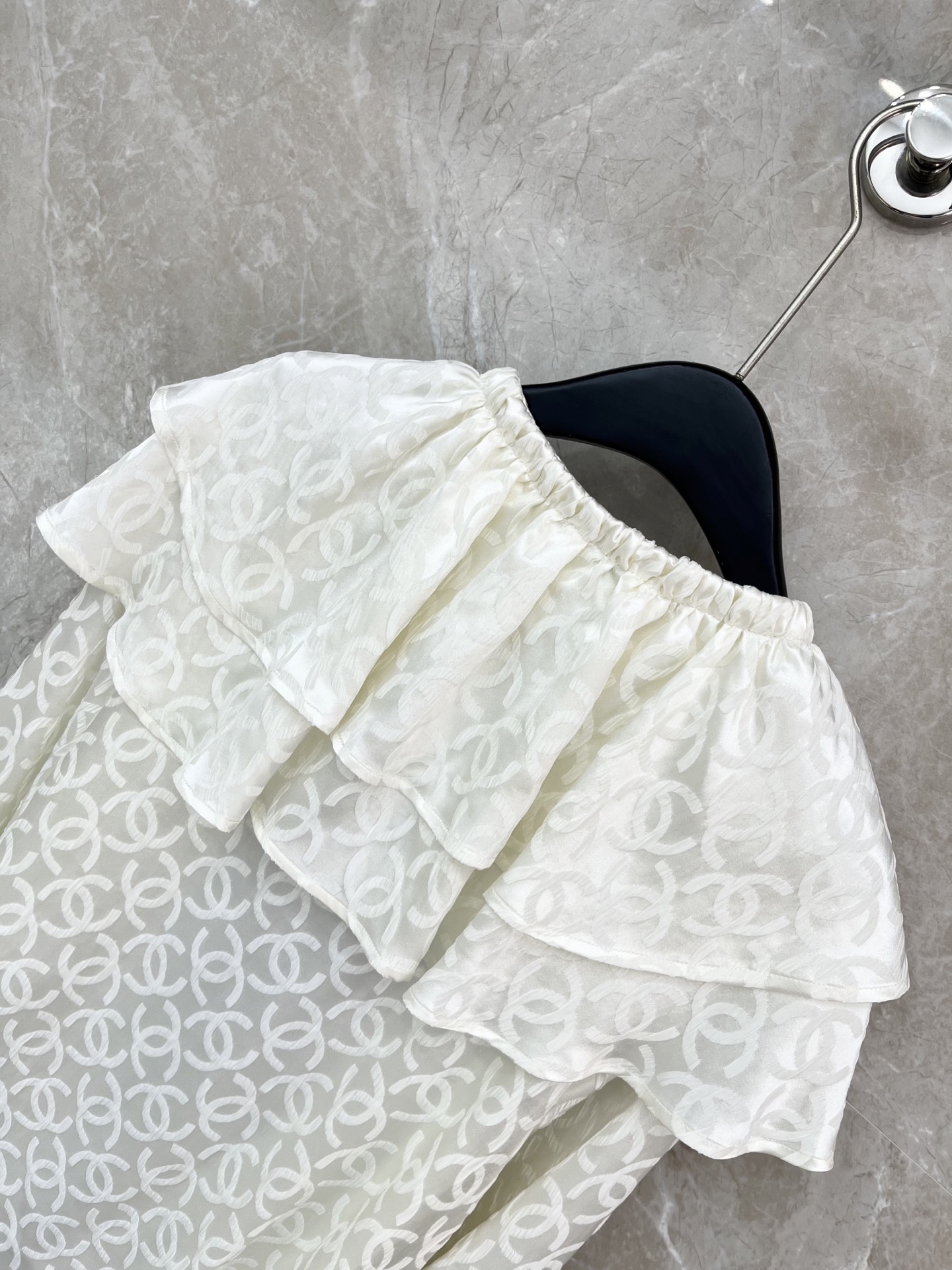 🛒𝐍𝐄𝐖 · 𝟐𝟎𝟐6/爆款现货原单品质 Cha*｜26早春新品双C提花真丝披肩斗篷外套高端设计 大工厂