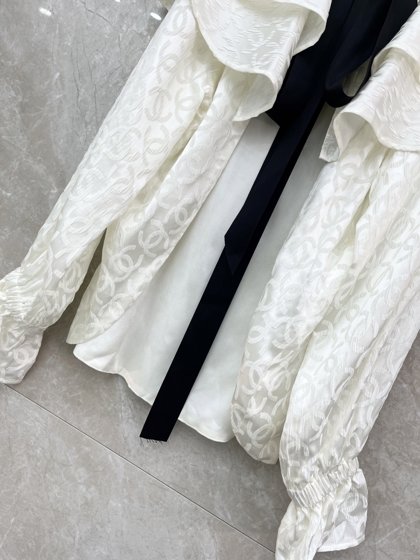 🛒𝐍𝐄𝐖 · 𝟐𝟎𝟐6/爆款现货原单品质 Cha*｜26早春新品双C提花真丝披肩斗篷外套高端设计 大工厂