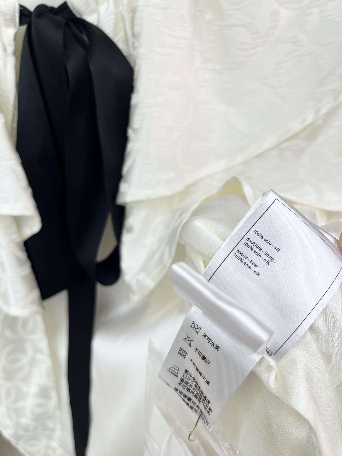 🛒𝐍𝐄𝐖 · 𝟐𝟎𝟐6/爆款现货原单品质 Cha*｜26早春新品双C提花真丝披肩斗篷外套高端设计 大工厂