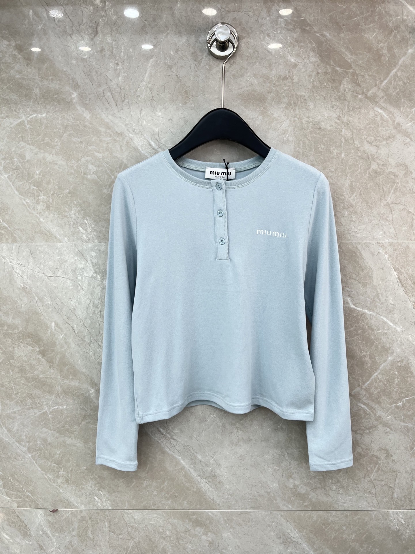 🛒𝐍𝐄𝐖 · 𝟐𝟎𝟐6/爆款现货原单品质 Miu Mi*｜2026新款刺绣长袖T云感舒适的面料上身的触感