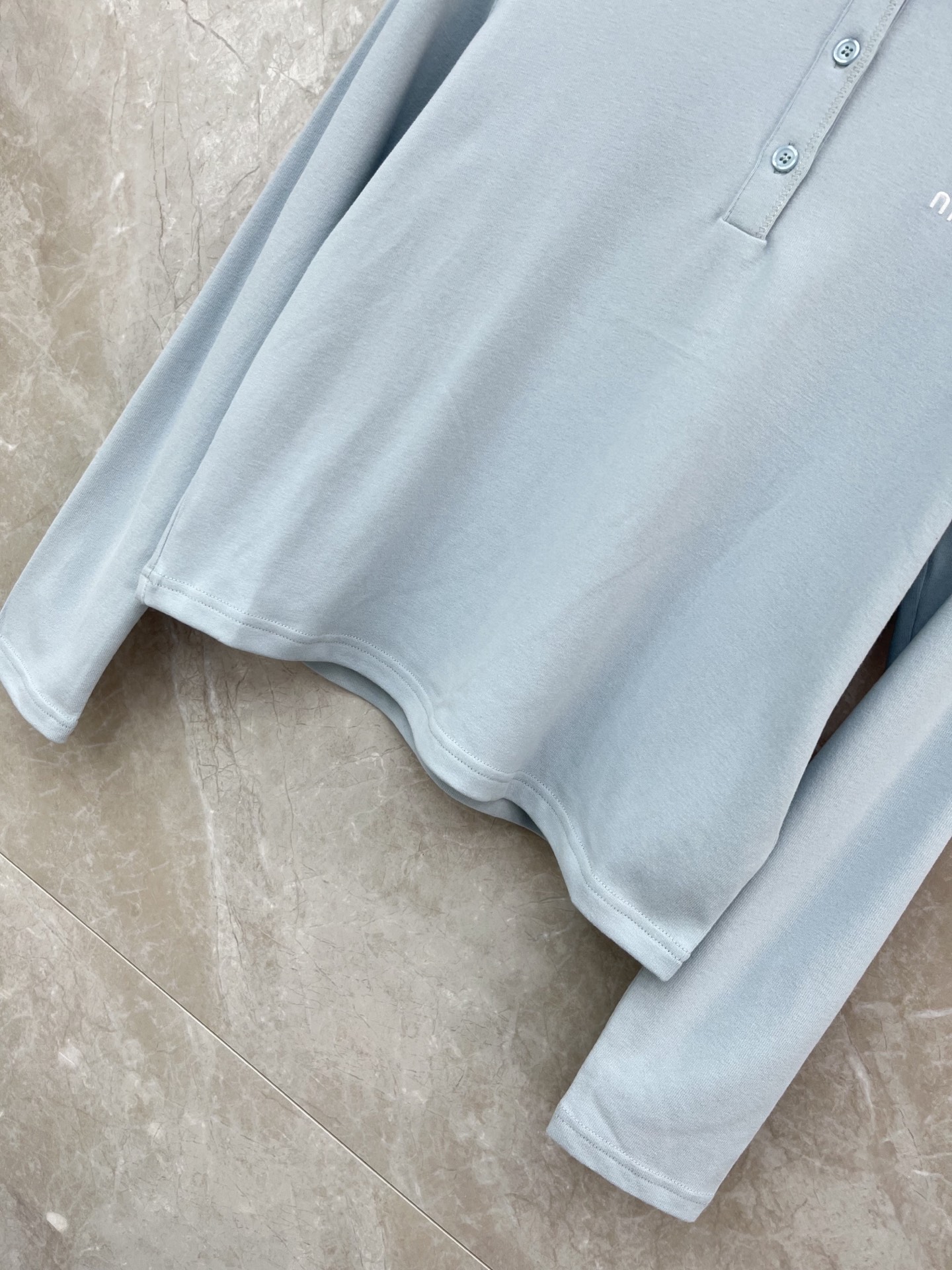 🛒𝐍𝐄𝐖 · 𝟐𝟎𝟐6/爆款现货原单品质 Miu Mi*｜2026新款刺绣长袖T云感舒适的面料上身的触感