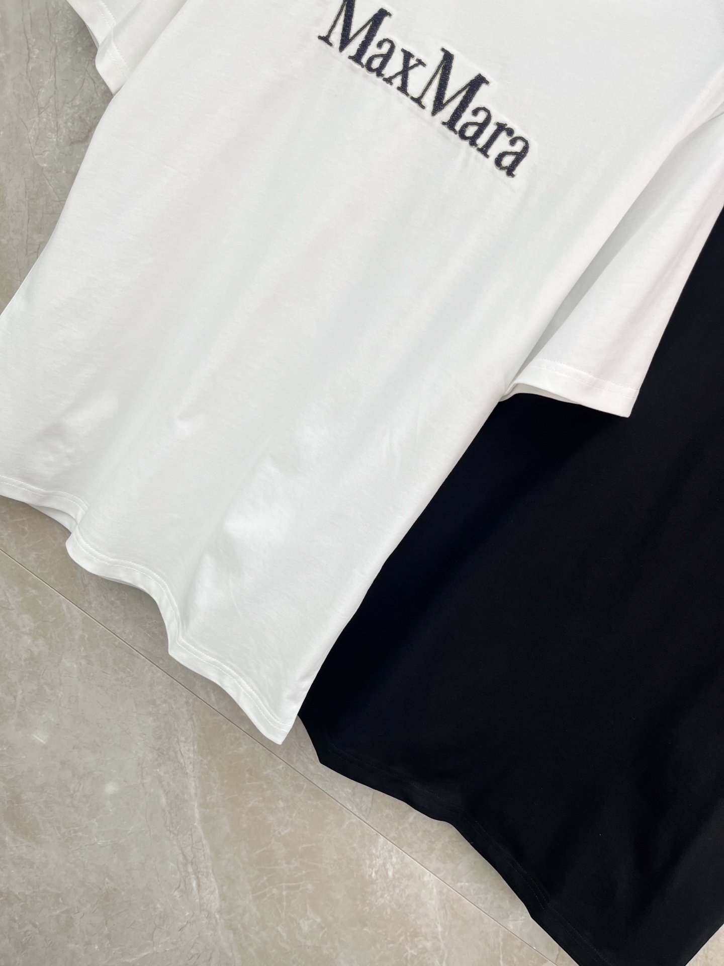 🛒𝐍𝐄𝐖 · 𝟐𝟎𝟐6/爆款现货原单品质 Max*｜精致珠片绣短袖T恤高订面料 亲肤透气舒适标志性字母图