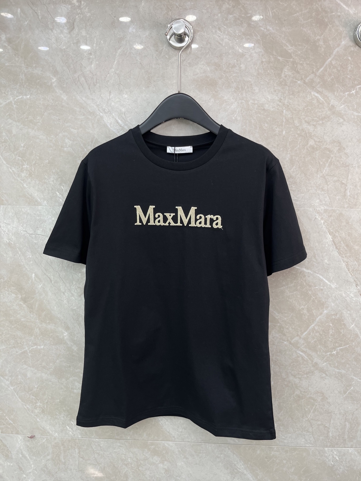 🛒𝐍𝐄𝐖 · 𝟐𝟎𝟐6/爆款现货原单品质 Max*｜精致珠片绣短袖T恤高订面料 亲肤透气舒适标志性字母图