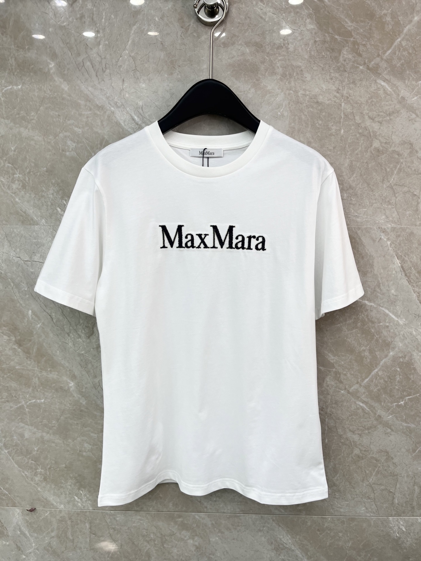 🛒𝐍𝐄𝐖 · 𝟐𝟎𝟐6/爆款现货原单品质 Max*｜精致珠片绣短袖T恤高订面料 亲肤透气舒适标志性字母图