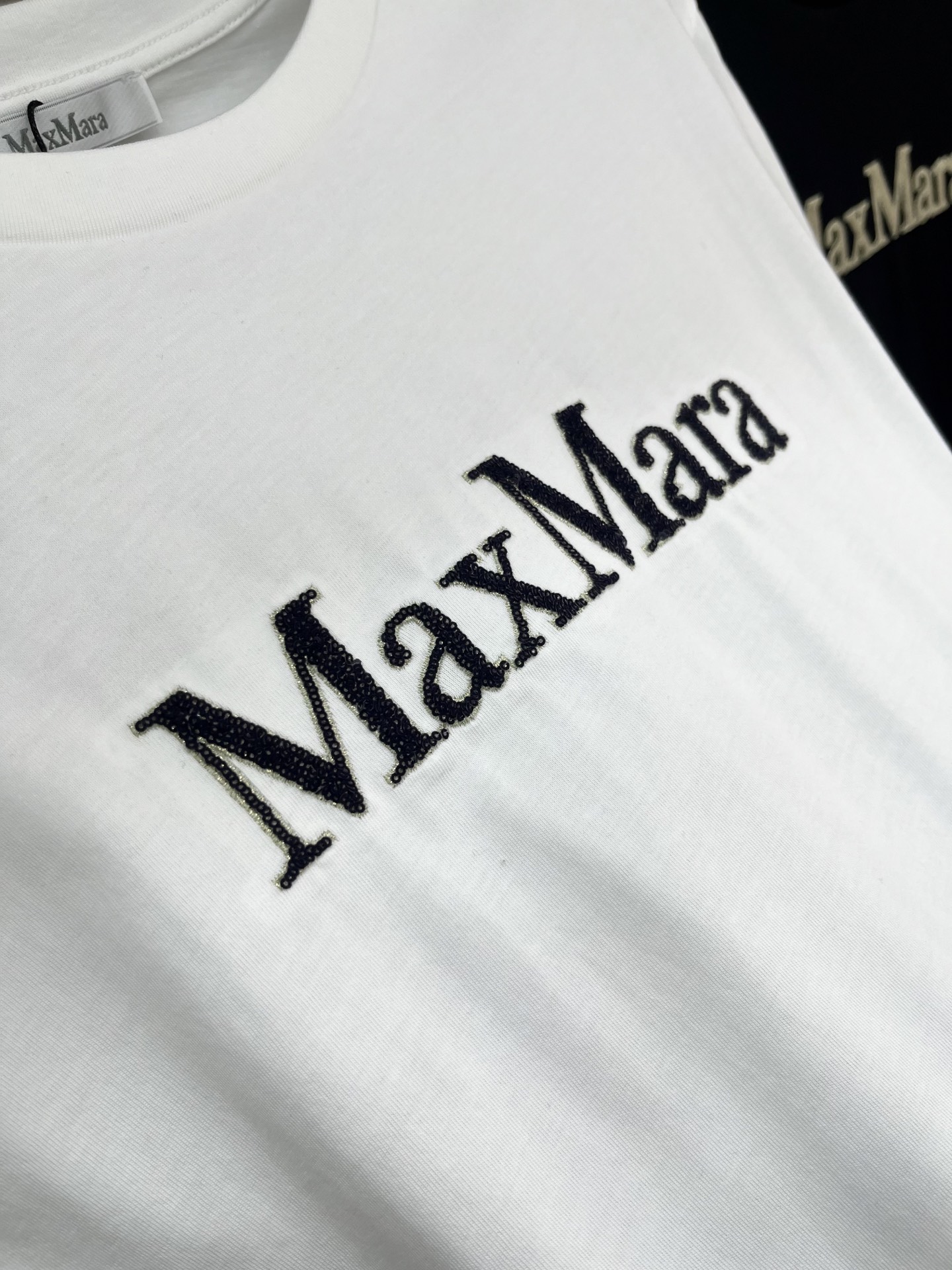 🛒𝐍𝐄𝐖 · 𝟐𝟎𝟐6/爆款现货原单品质 Max*｜精致珠片绣短袖T恤高订面料 亲肤透气舒适标志性字母图