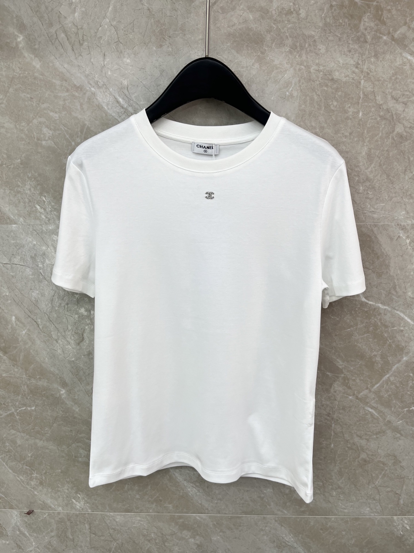 🛒𝐍𝐄𝐖 · 𝟐𝟎𝟐6/爆款现货原单品质 Chan*｜精致订珠绣短袖T恤高订面料 亲肤透气舒适标志性字母