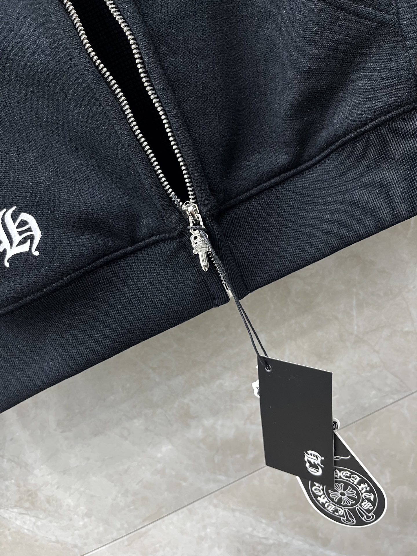 🛒𝐍𝐄𝐖 · 𝟐𝟎𝟐5/爆款现货原单品质 克罗星｜25带帽双层新品外套高端定制棉质面料 撞色印花重工设计