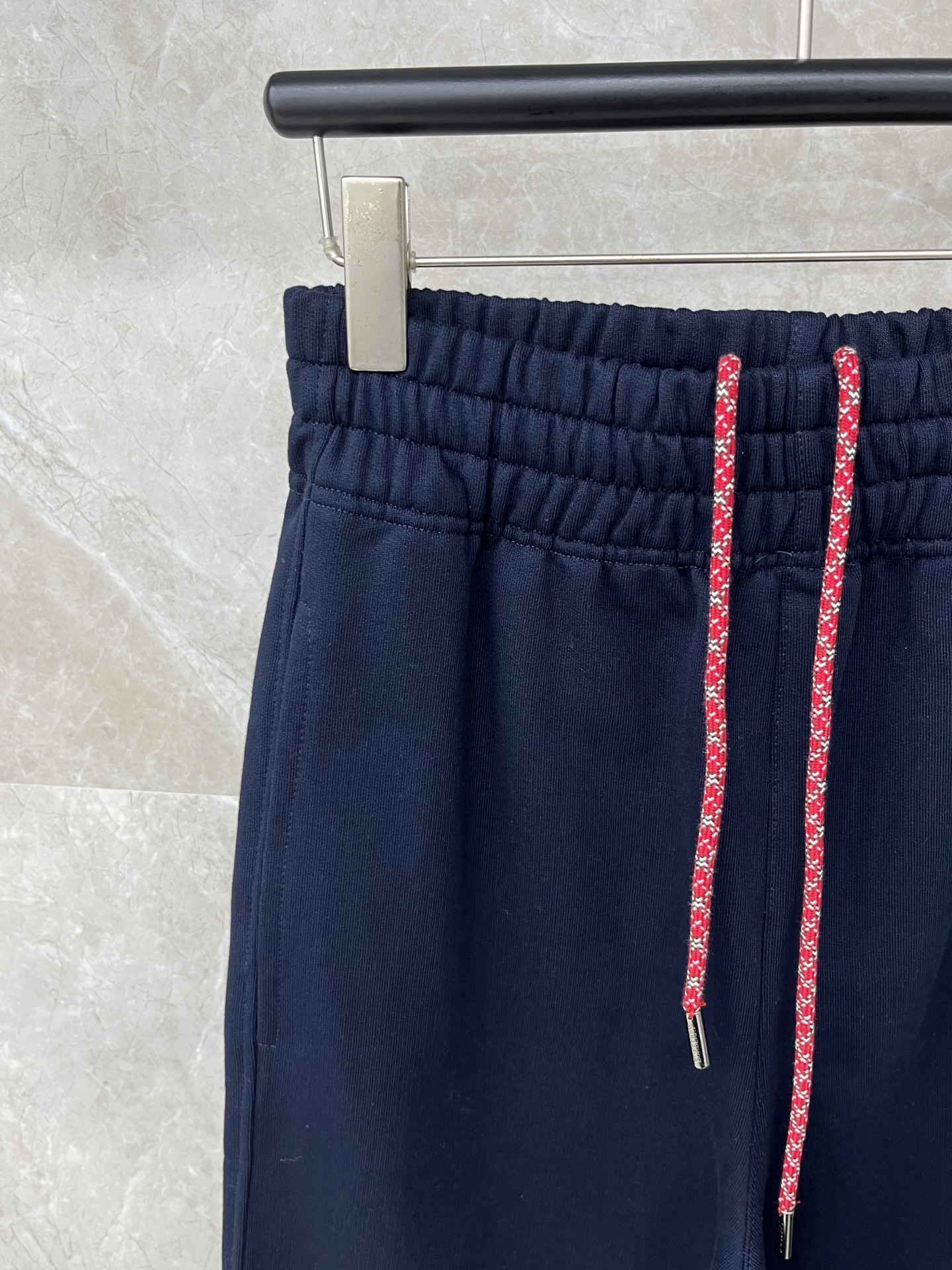 🛒𝐍𝐄𝐖 · 𝟐𝟎𝟐5/爆款现货【原版定制】Bur*｜25经典植绒刺绣卫裤干净利落的裁剪，落肩宽松慵懒版