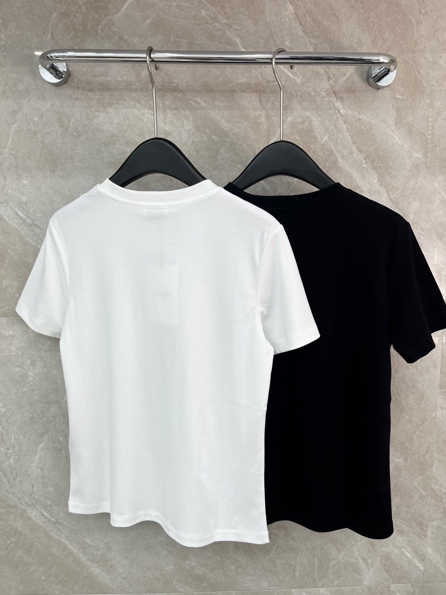 🛒𝐍𝐄𝐖 · 𝟐𝟎𝟐6/爆款现货原单品质 Celi*｜精致订珠字母短袖T恤高订面料 亲肤透气舒适标志性字