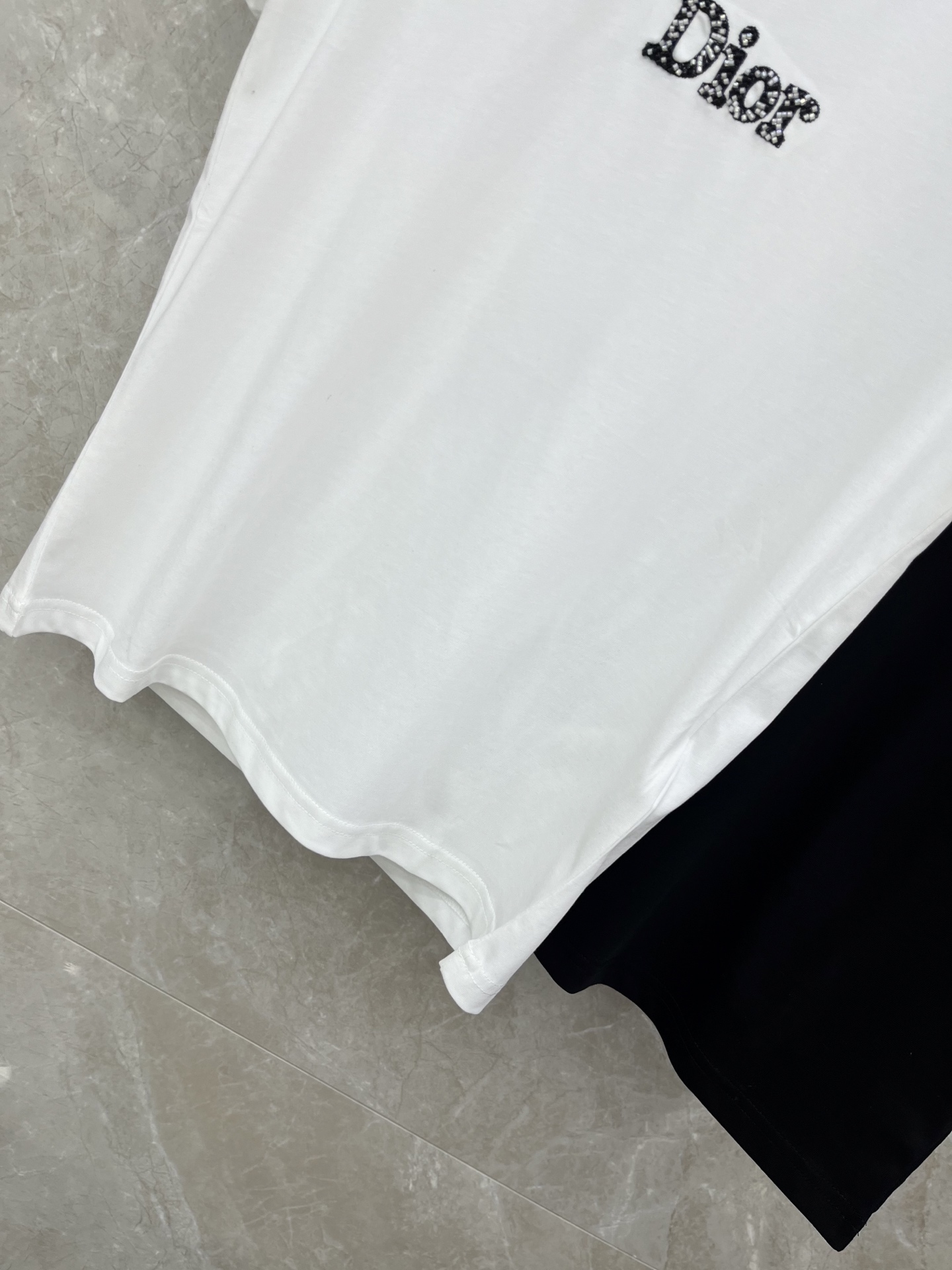 🛒𝐍𝐄𝐖 · 𝟐𝟎𝟐6/爆款现货原单品质 Dio*｜精致订珠短袖T恤高订面料 亲肤透气舒适标志性字母图案