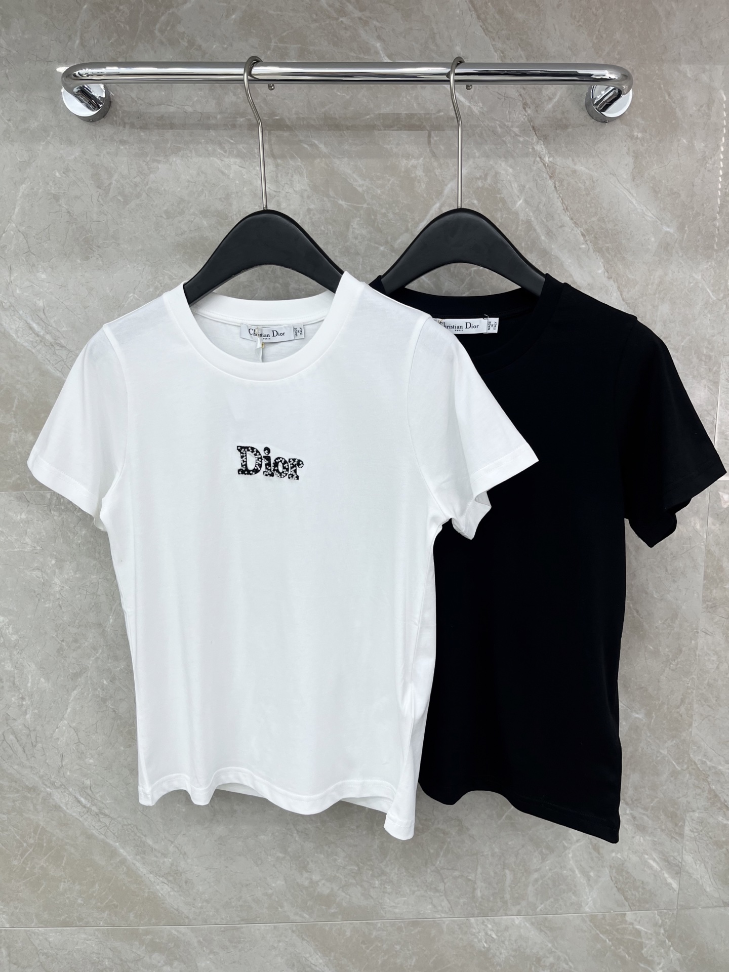 🛒𝐍𝐄𝐖 · 𝟐𝟎𝟐6/爆款现货原单品质 Dio*｜精致订珠短袖T恤高订面料 亲肤透气舒适标志性字母图案