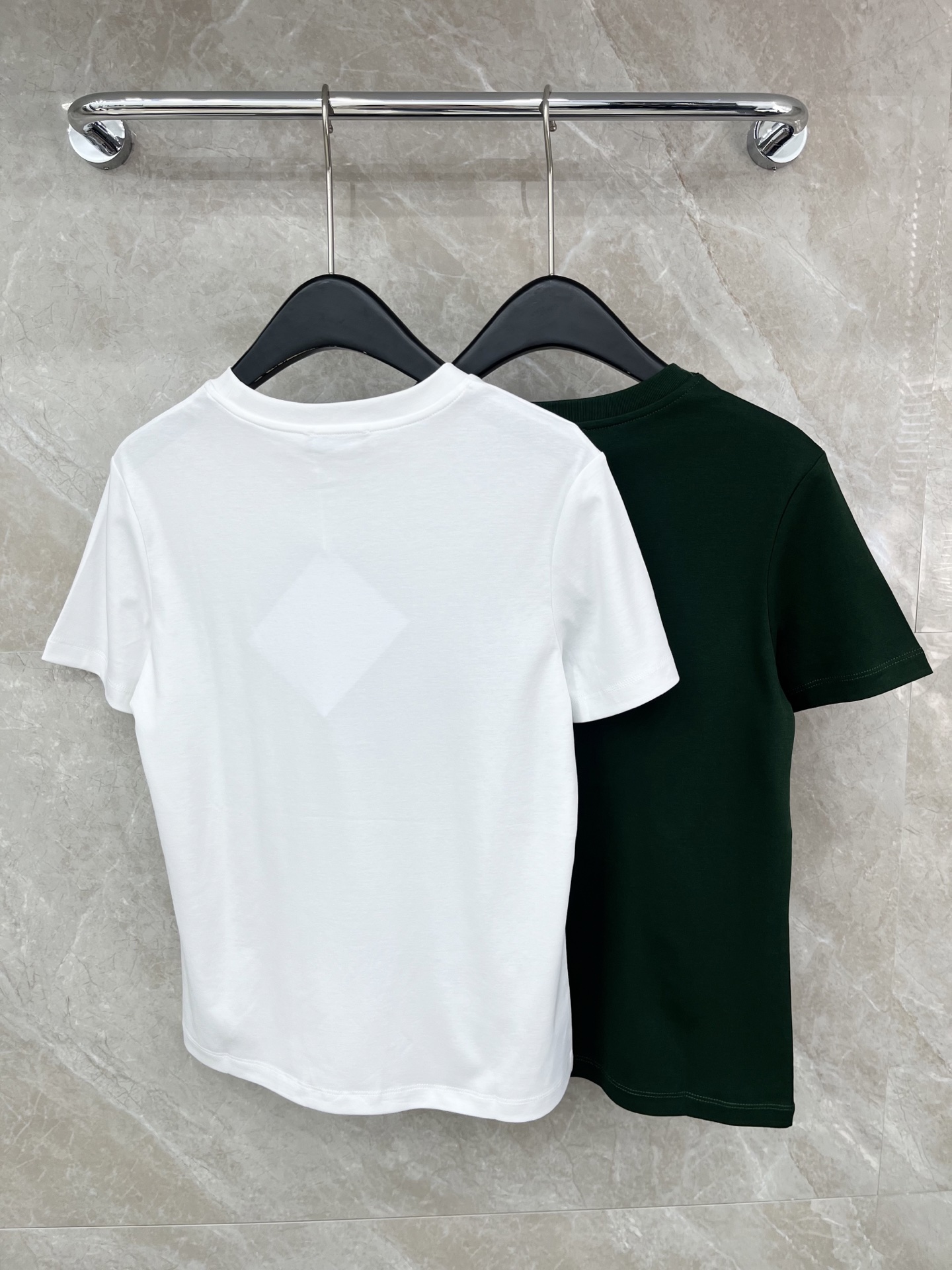 🛒𝐍𝐄𝐖 · 𝟐𝟎𝟐6/爆款现货原单品质 Bal*｜精致烫钻订珠短袖T恤高订面料 亲肤透气舒适标志性字母