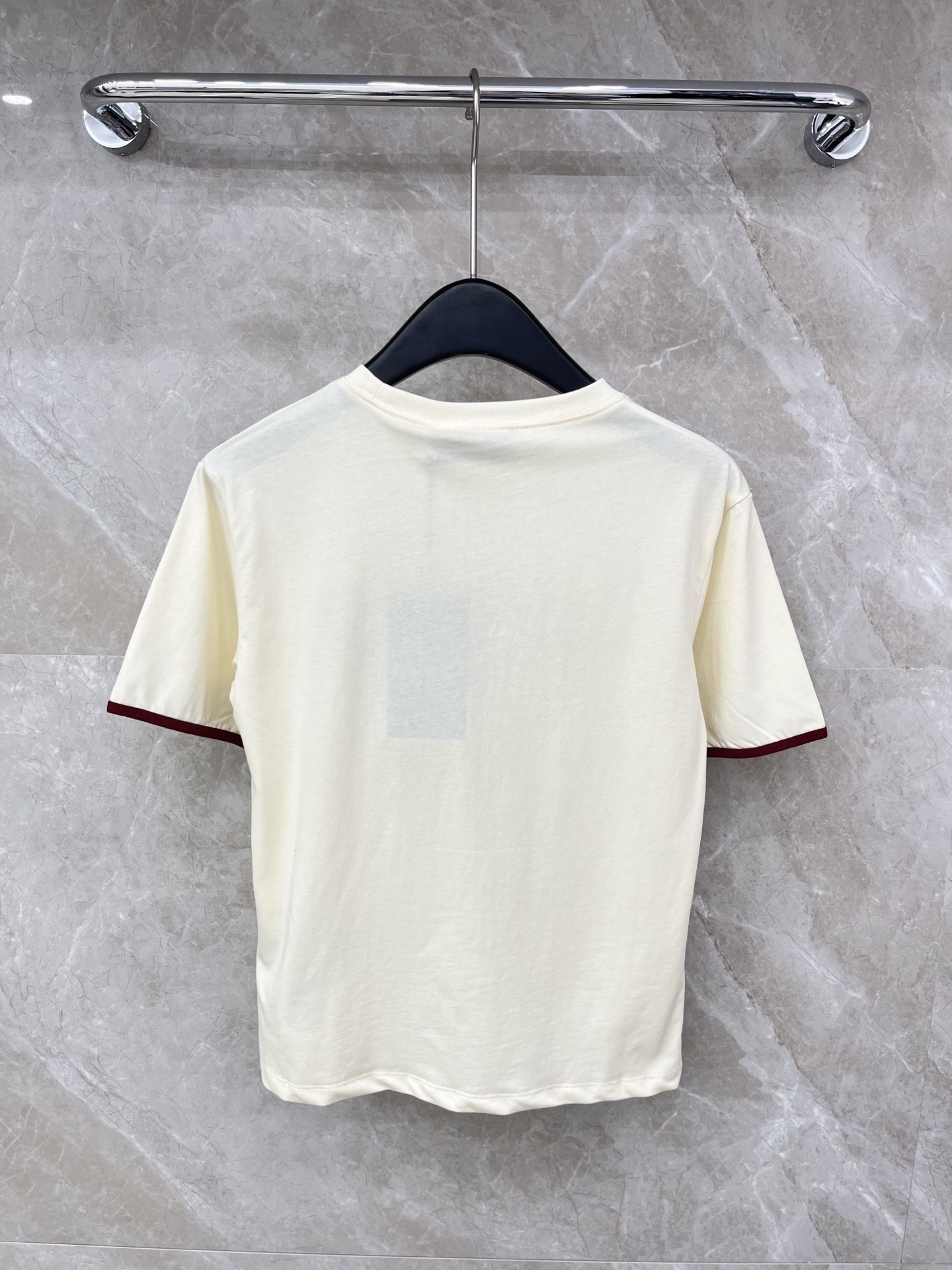 🛒𝐍𝐄𝐖 · 𝟐𝟎𝟐6/爆款现货原单品质 Gucc*｜精致贴布绣短袖T恤高订面料 亲肤透气舒适标志性字母