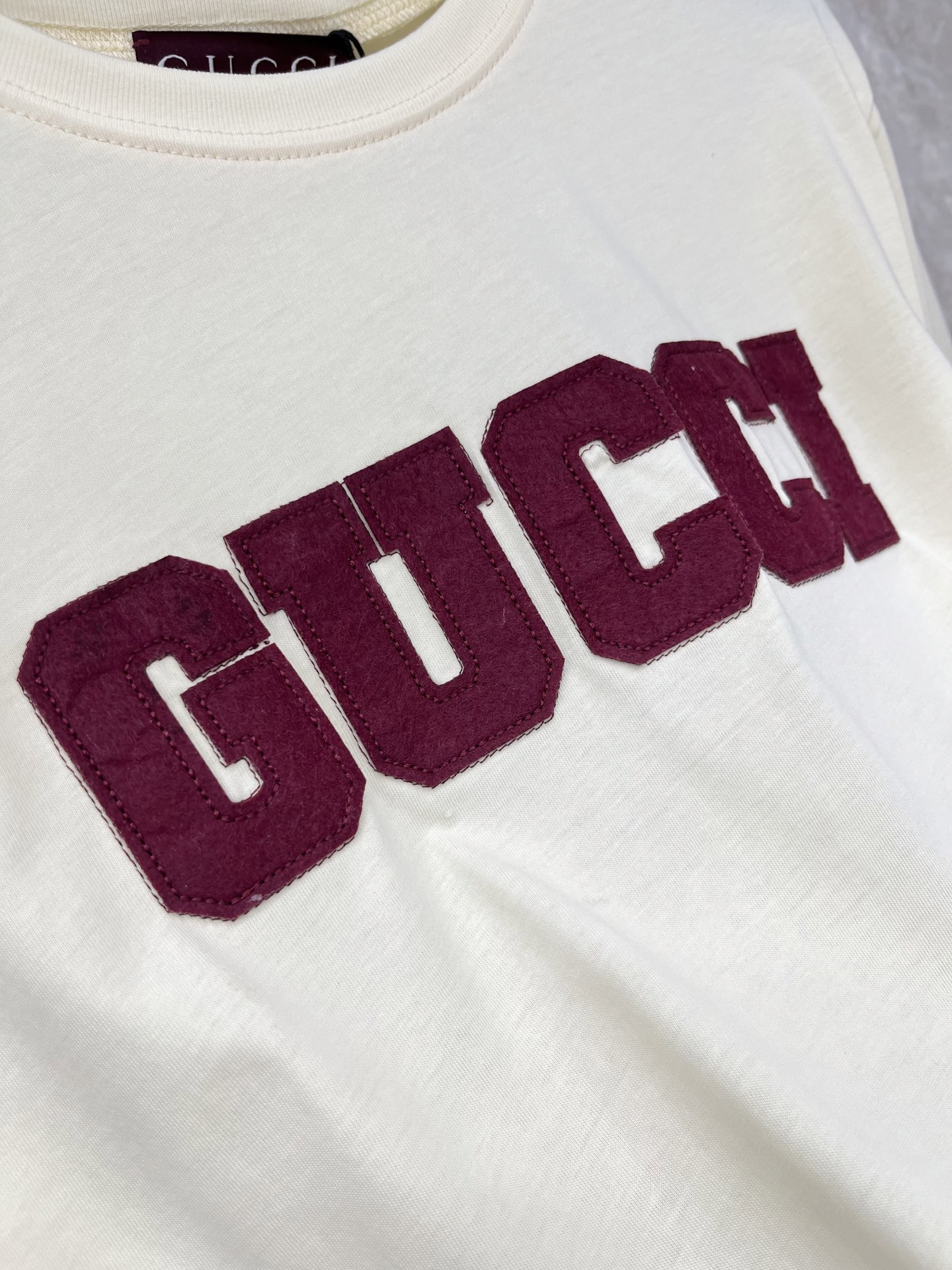 🛒𝐍𝐄𝐖 · 𝟐𝟎𝟐6/爆款现货原单品质 Gucc*｜精致贴布绣短袖T恤高订面料 亲肤透气舒适标志性字母