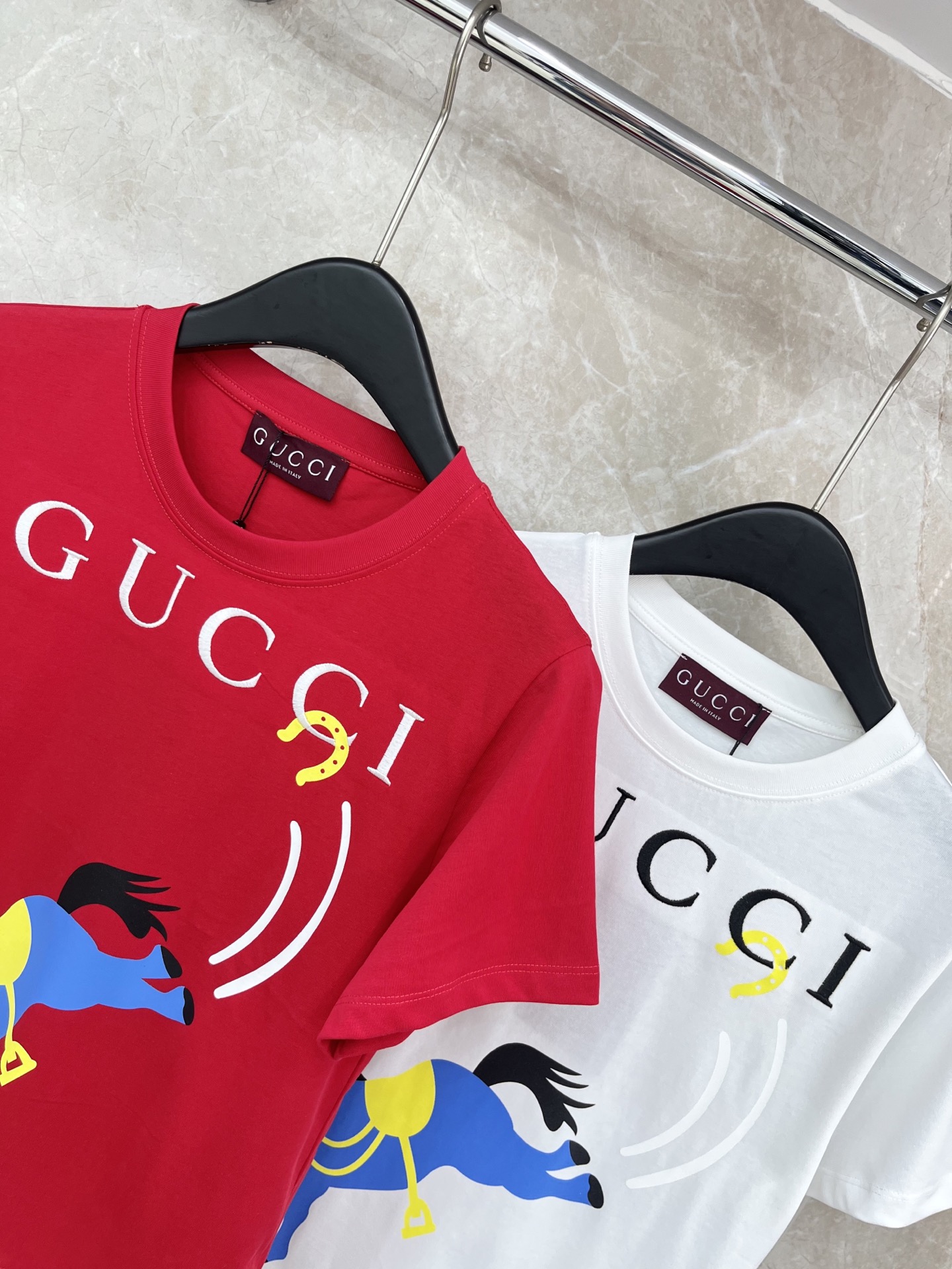 🛒𝐍𝐄𝐖 · 𝟐𝟎𝟐6/爆款现货原单品质 Gucc*｜精致印花刺绣短袖T恤高订面料 亲肤透气舒适标志性字