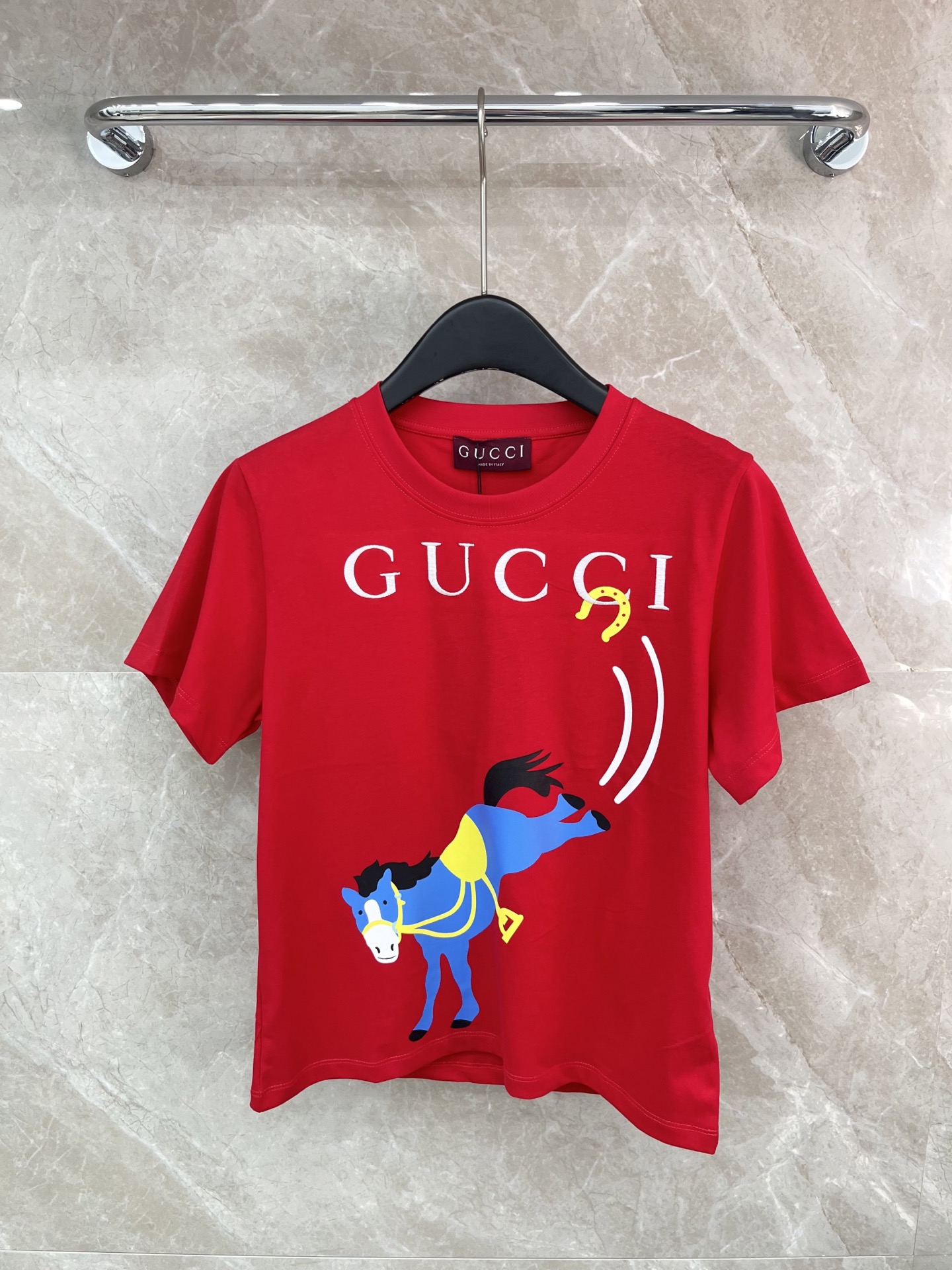 🛒𝐍𝐄𝐖 · 𝟐𝟎𝟐6/爆款现货原单品质 Gucc*｜精致印花刺绣短袖T恤高订面料 亲肤透气舒适标志性字