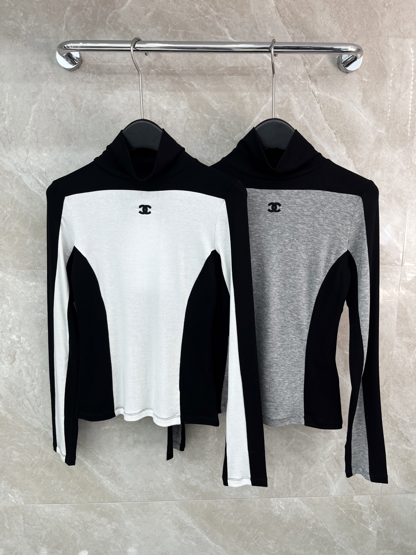 🛒𝐍𝐄𝐖 · 𝟐𝟎𝟐5/爆款现货原单品质 Cha*｜2025新款高弹力打底衫云感舒适的系列！上身的触感谁