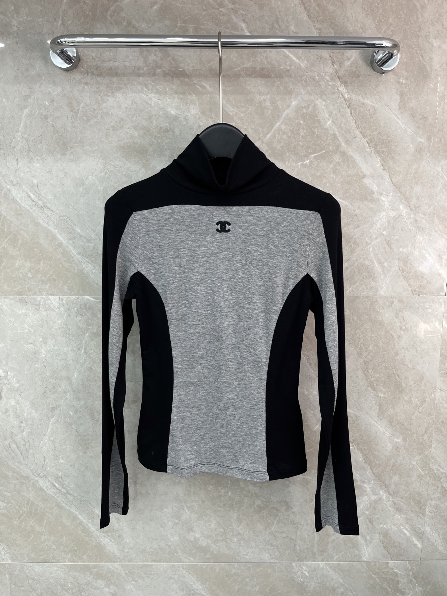 🛒𝐍𝐄𝐖 · 𝟐𝟎𝟐5/爆款现货原单品质 Cha*｜2025新款高弹力打底衫云感舒适的系列！上身的触感谁