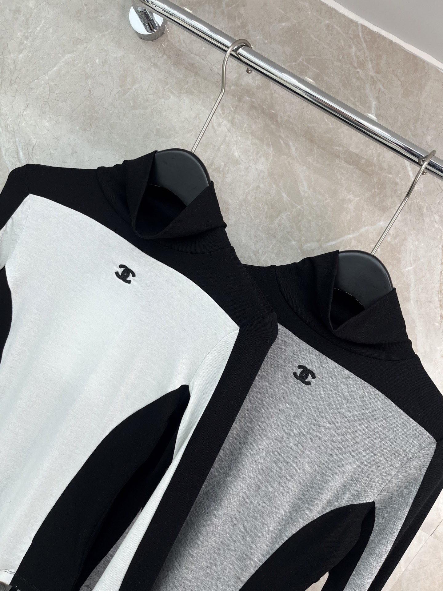 🛒𝐍𝐄𝐖 · 𝟐𝟎𝟐5/爆款现货原单品质 Cha*｜2025新款高弹力打底衫云感舒适的系列！上身的触感谁