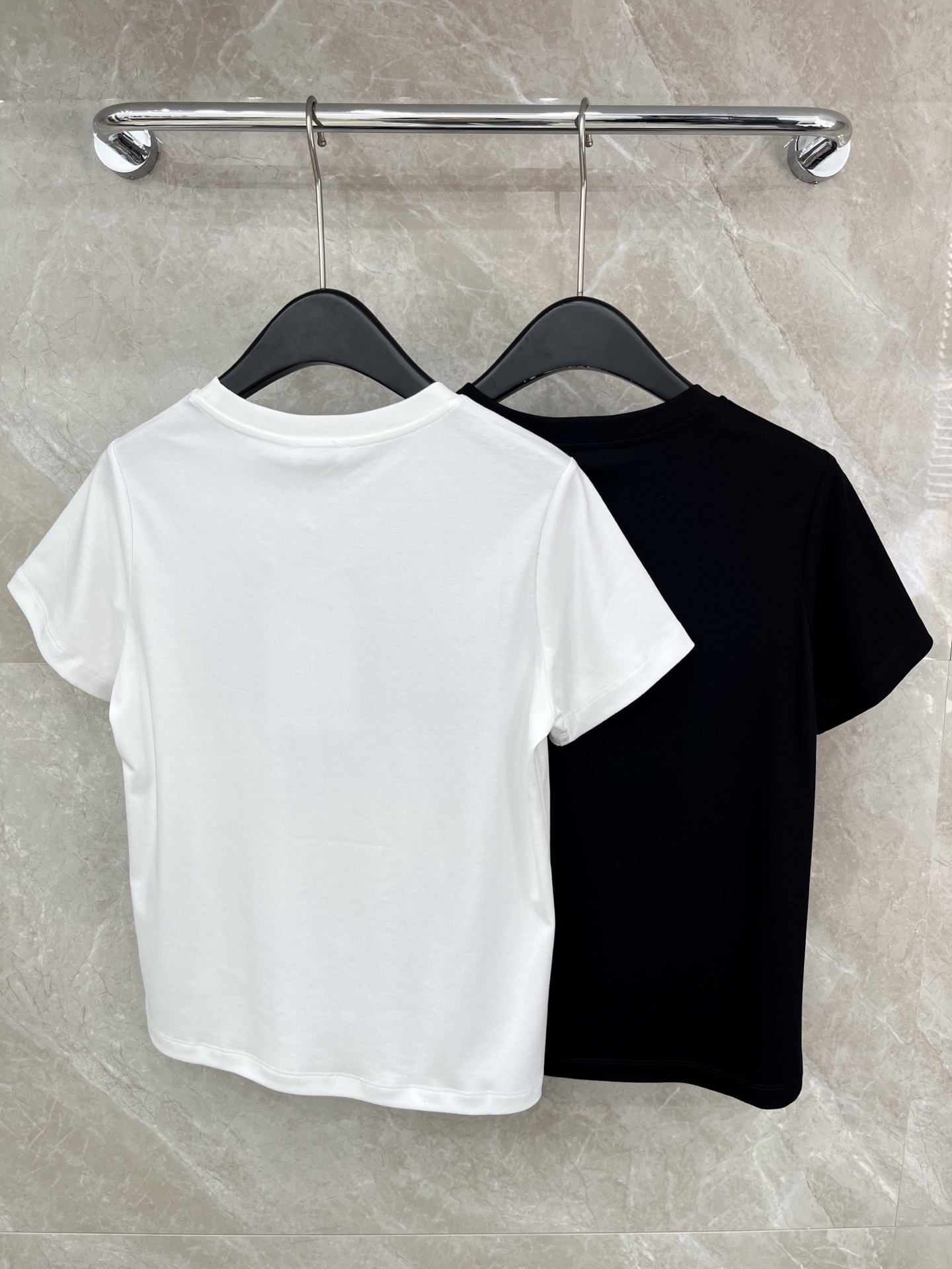 🛒𝐍𝐄𝐖 · 𝟐𝟎𝟐6/爆款现货原单品质 Cha*｜精致蕾丝刺绣短袖T恤高订面料 亲肤透气舒适标志性字母