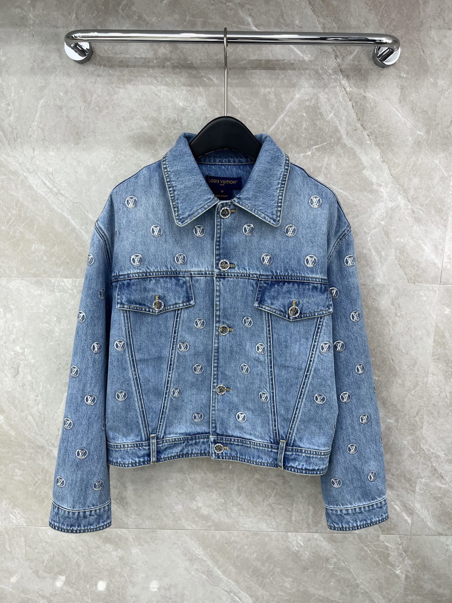 🛒𝐍𝐄𝐖 · 𝟐𝟎𝟐5/爆款现货【原版定制】Lv*｜ 2025新品珠片绣牛仔外套 男女同款定制YB进口材