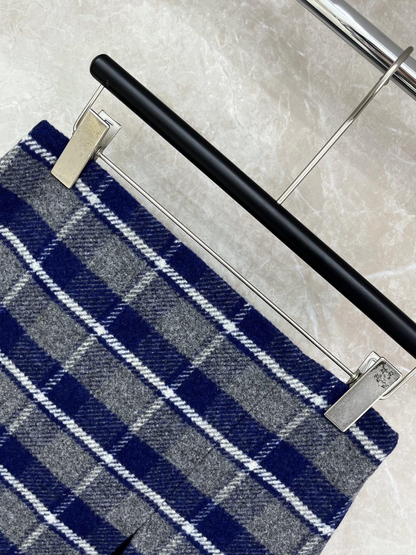 🛒𝐍𝐄𝐖 · 𝟐𝟎𝟐5/爆款现货【原版定制】 Miu Mi *｜2025新品格纹开衩短半裙 系列款定制Y