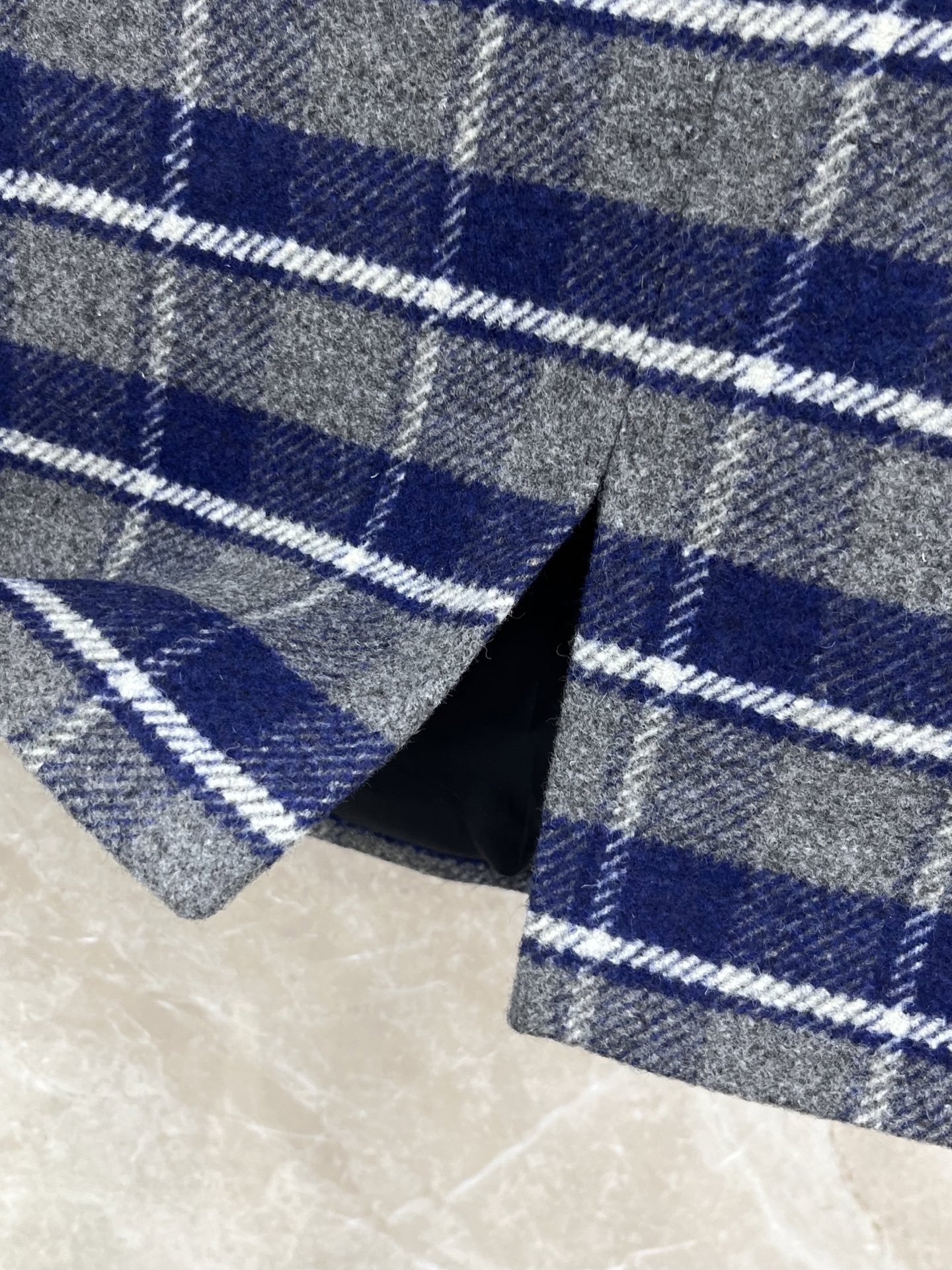 🛒𝐍𝐄𝐖 · 𝟐𝟎𝟐5/爆款现货【原版定制】 Miu Mi *｜2025新品格纹开衩短半裙 系列款定制Y